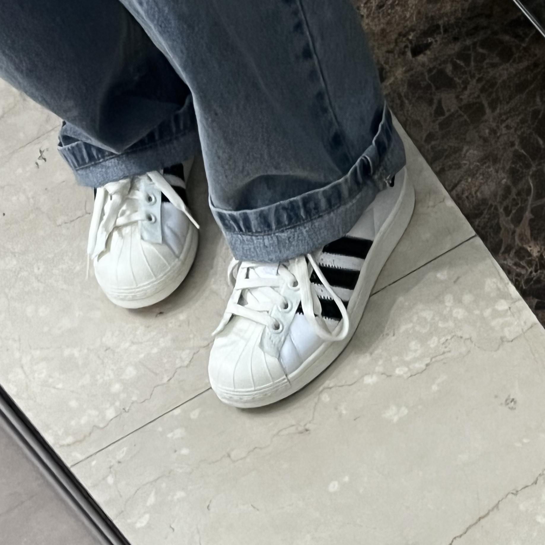 Adidas x Parley Superstar White 착용 스타일 - 1