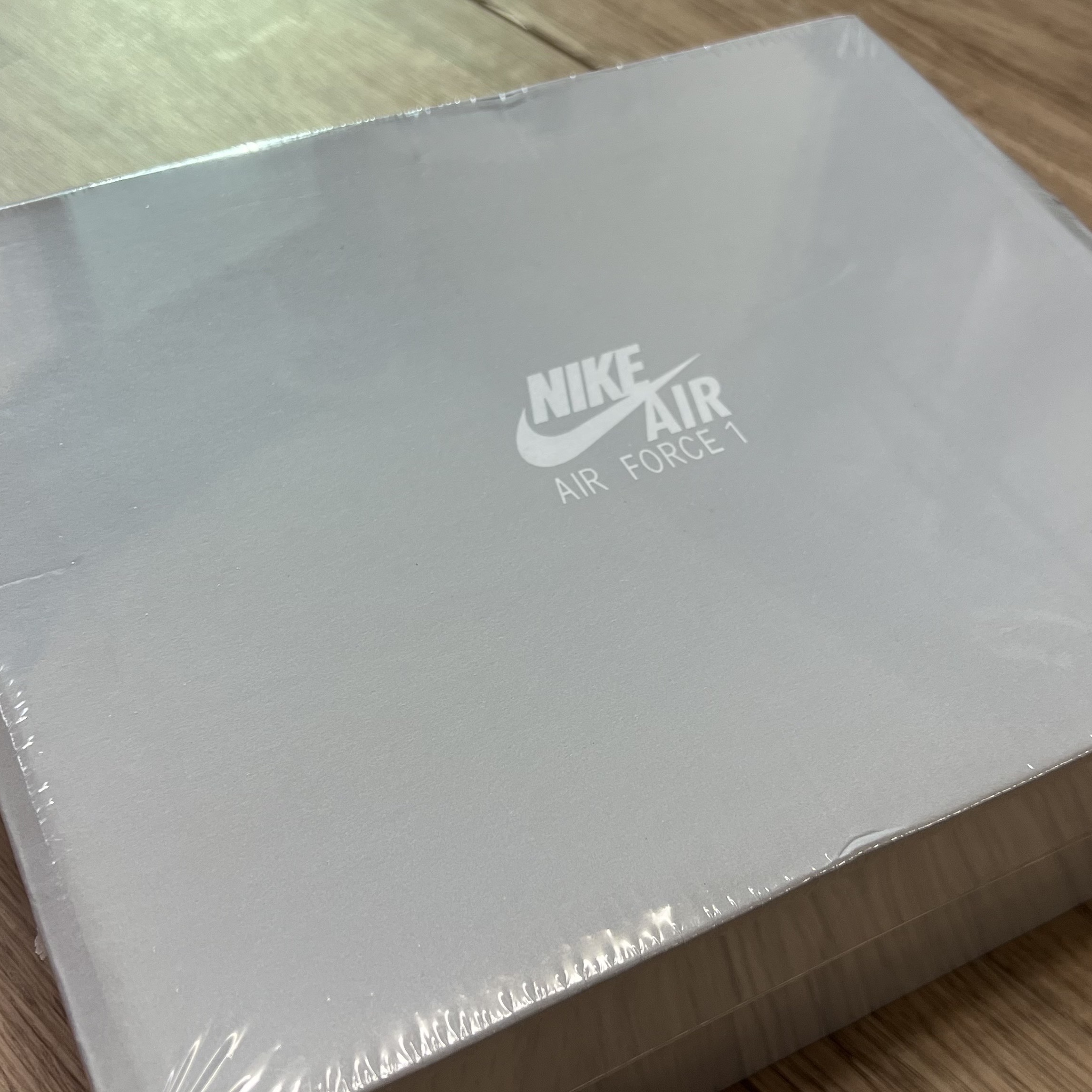 Nike Air Force 1 '07 LV8 Athletic Club Black Dark Sulfur, (GS) Nike Air Force 1 LV8 Athletic Club Black Dark Sulfur 착용 스타일 - 3