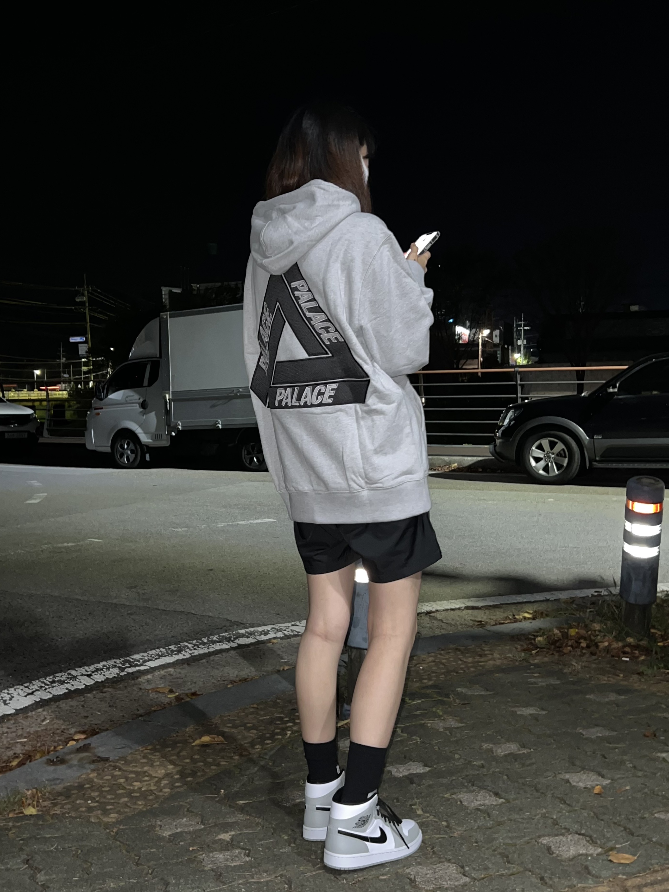 Jordan 1 Mid Light Smoke Grey, Palace Tri-Mesh Hood Grey Marl - 22SS 착용 스타일