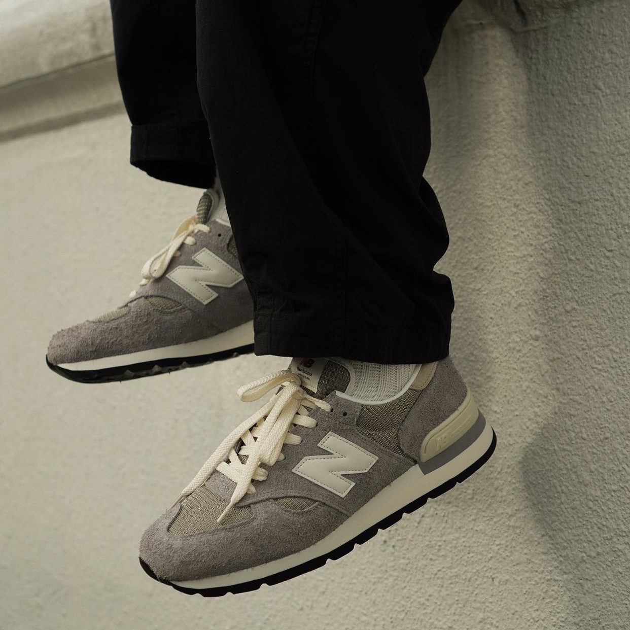New Balance 990v1 Made in USA Grey White 착용 스타일