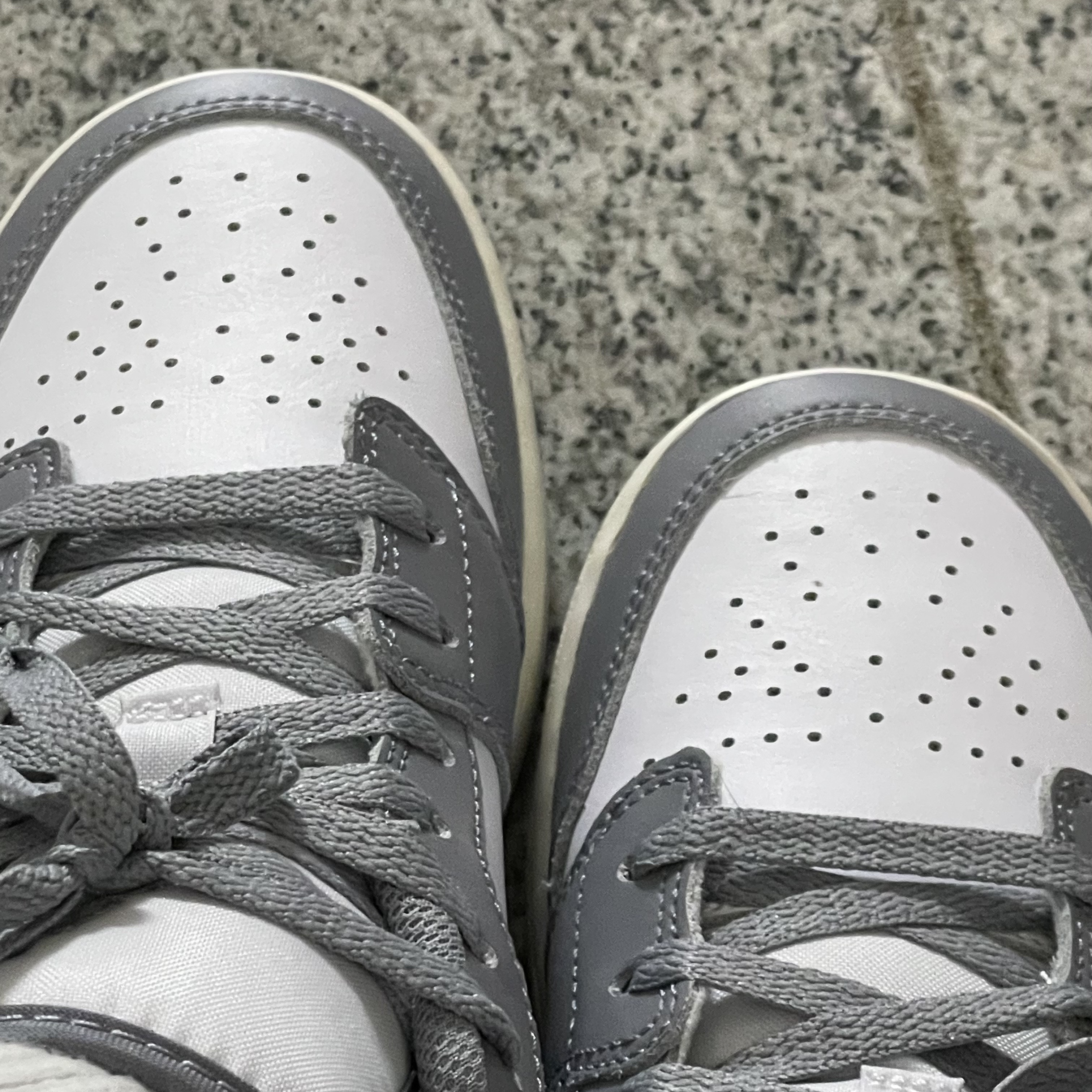 Jordan 1 Low Stealth and White 착용 스타일