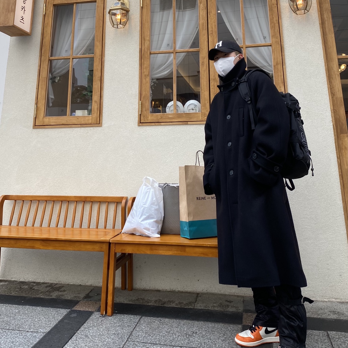 Undermycar Majanne Multi Button Oversized Wool Coat Black Oyster - 21FW, Supreme Backpack Black - 18FW 착용 스타일 - 2