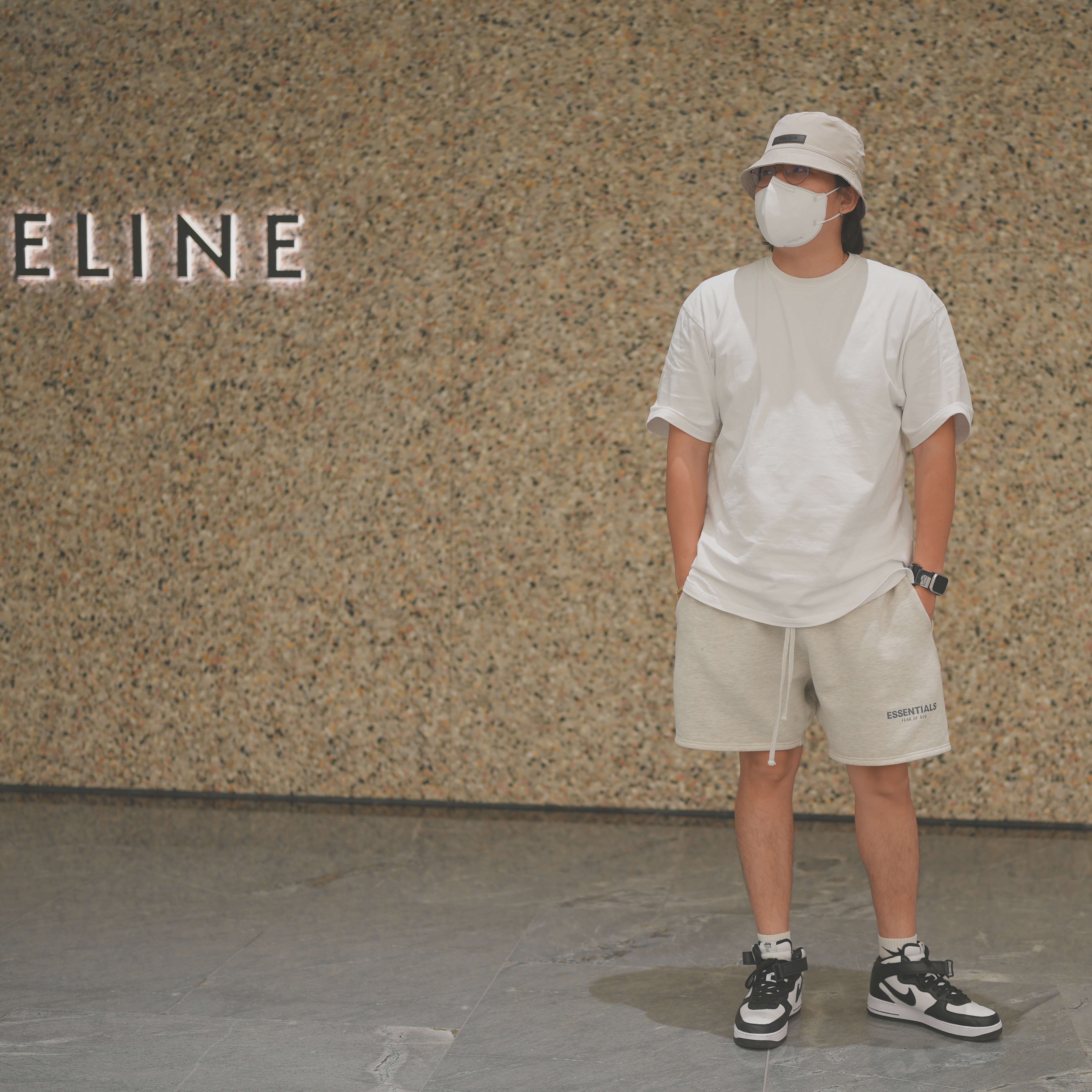 Essentials Bucket Hat Smoke - 22FW, Essentials The Core Collection Hoodie Light Oatmeal 착용 스타일 - 2