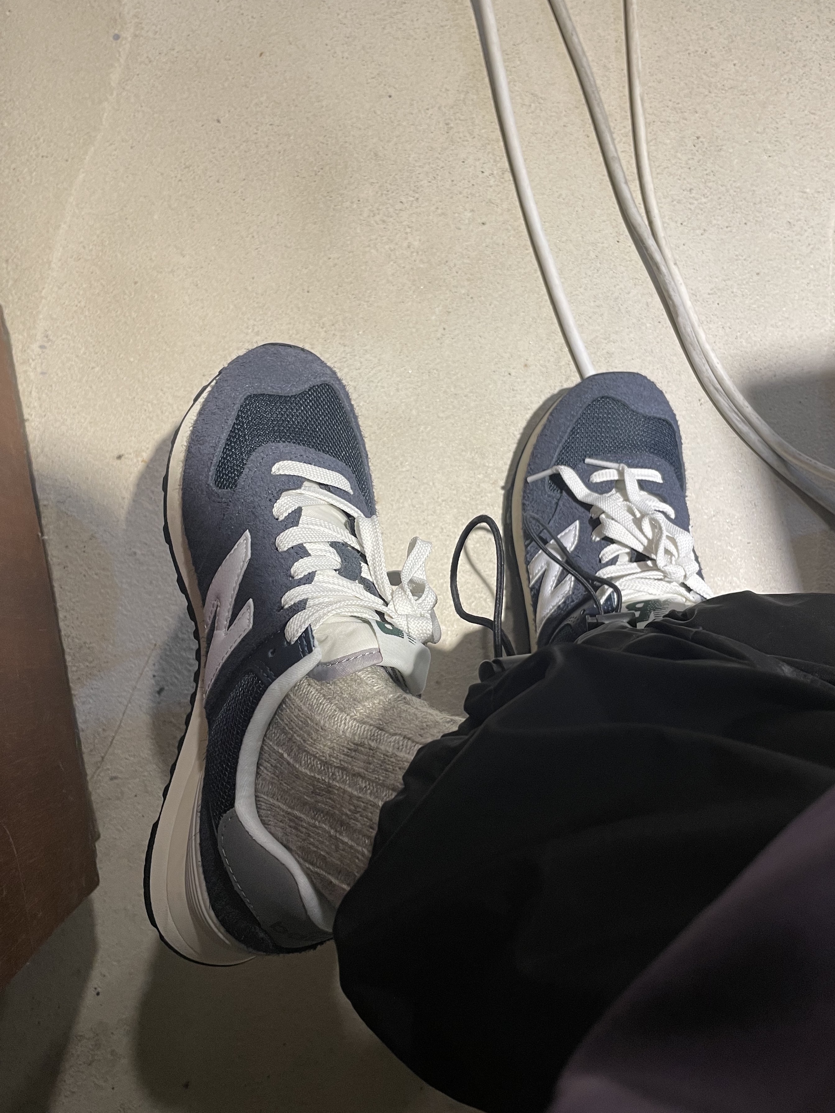New Balance 574 Heritage Navy 착용 스타일 - 4