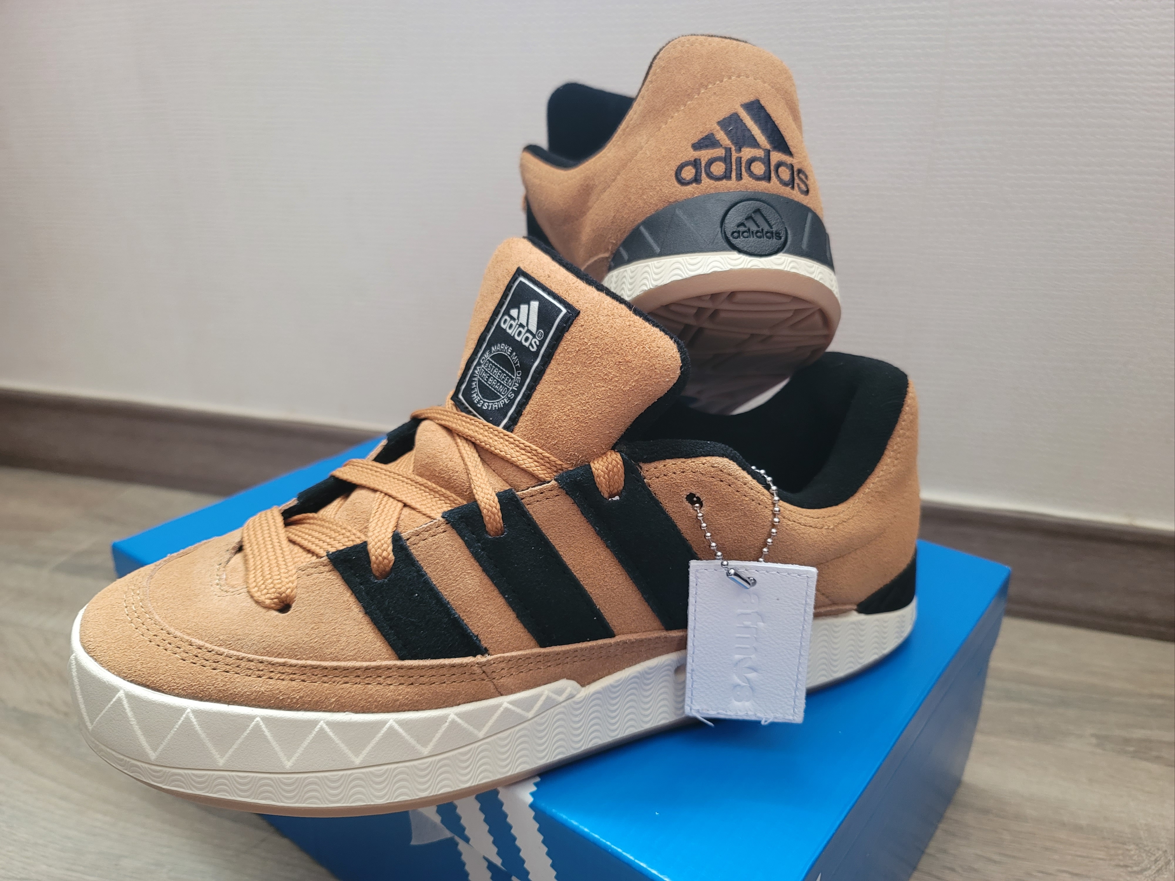 Adidas x Atmos Adimatic OG Shoebox 착용 스타일 - 1