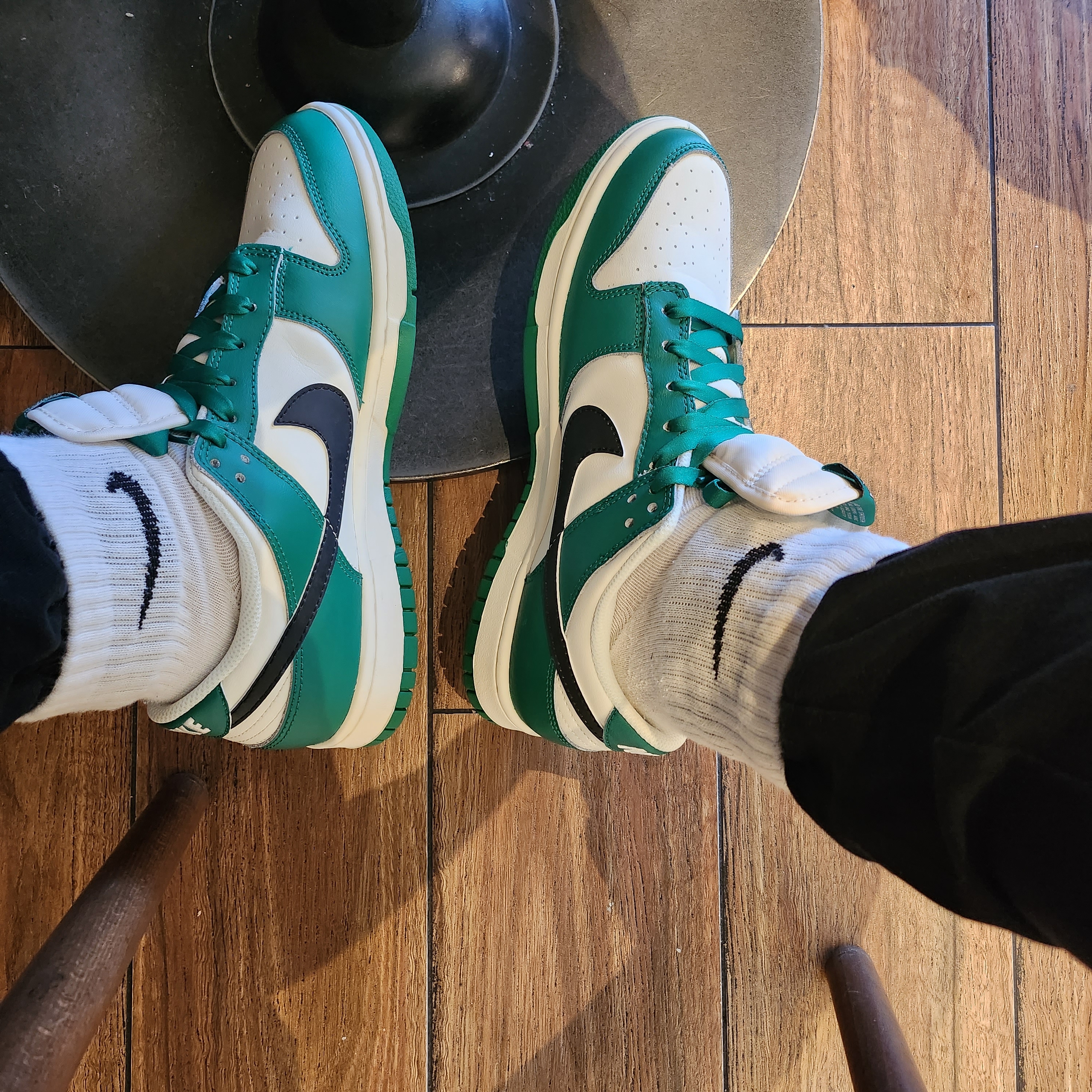 Nike Dunk Low Retro SE Jackpot Malachite 착용 스타일 - 3