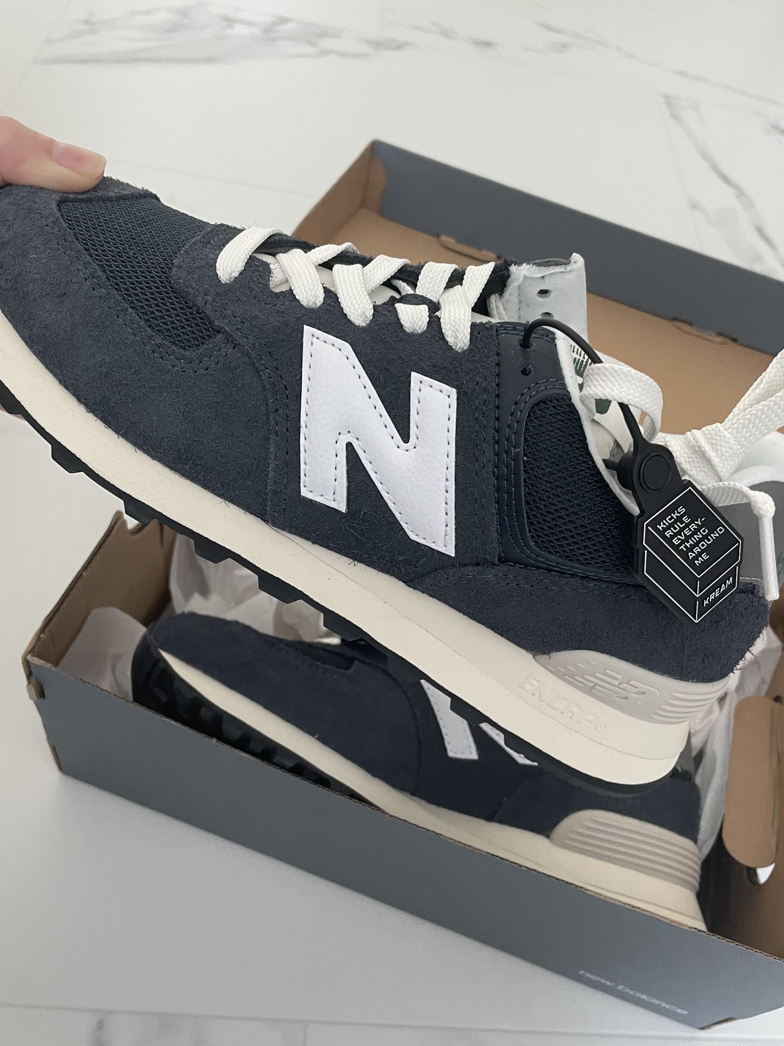 New Balance 574 Heritage Navy 착용 스타일 - 2