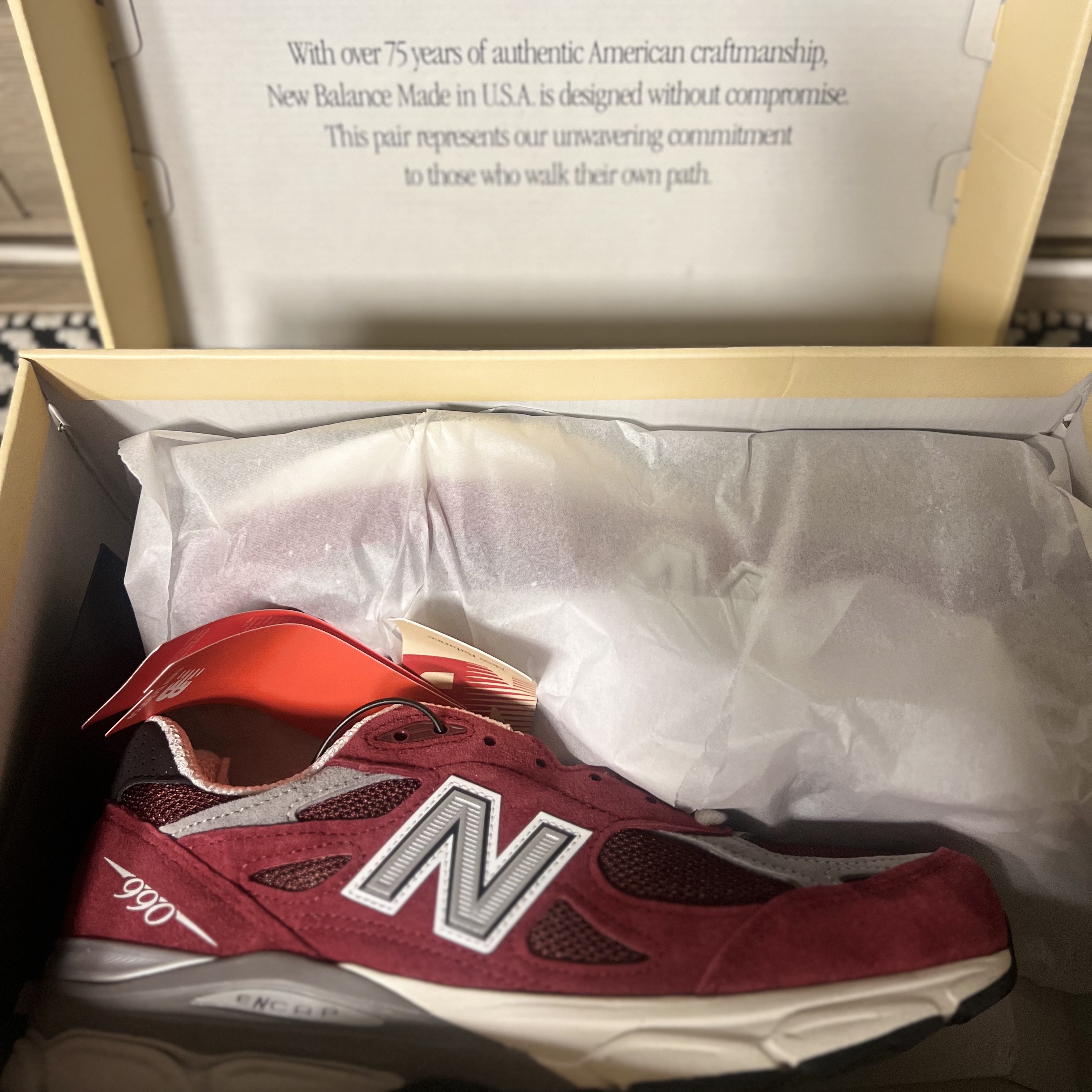 New Balance 990v3 Made in USA Scarlet Marblehead 착용 스타일 - 2