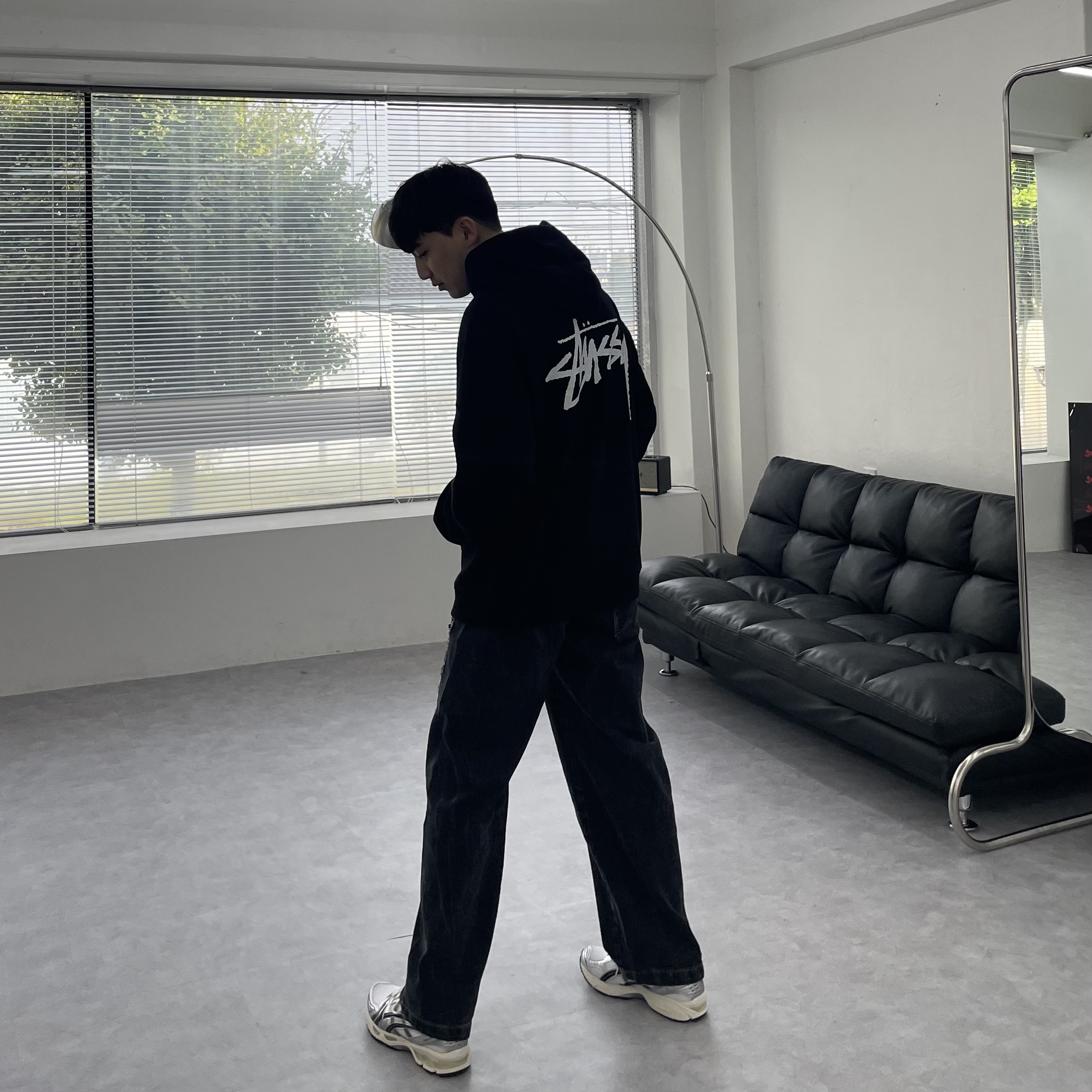 Stussy x Our Legacy Yin Yang Pig. Dyed Hood Black, Asics x JJJJound Gel-Kayano 14 Silver Black 착용 스타일 - 1