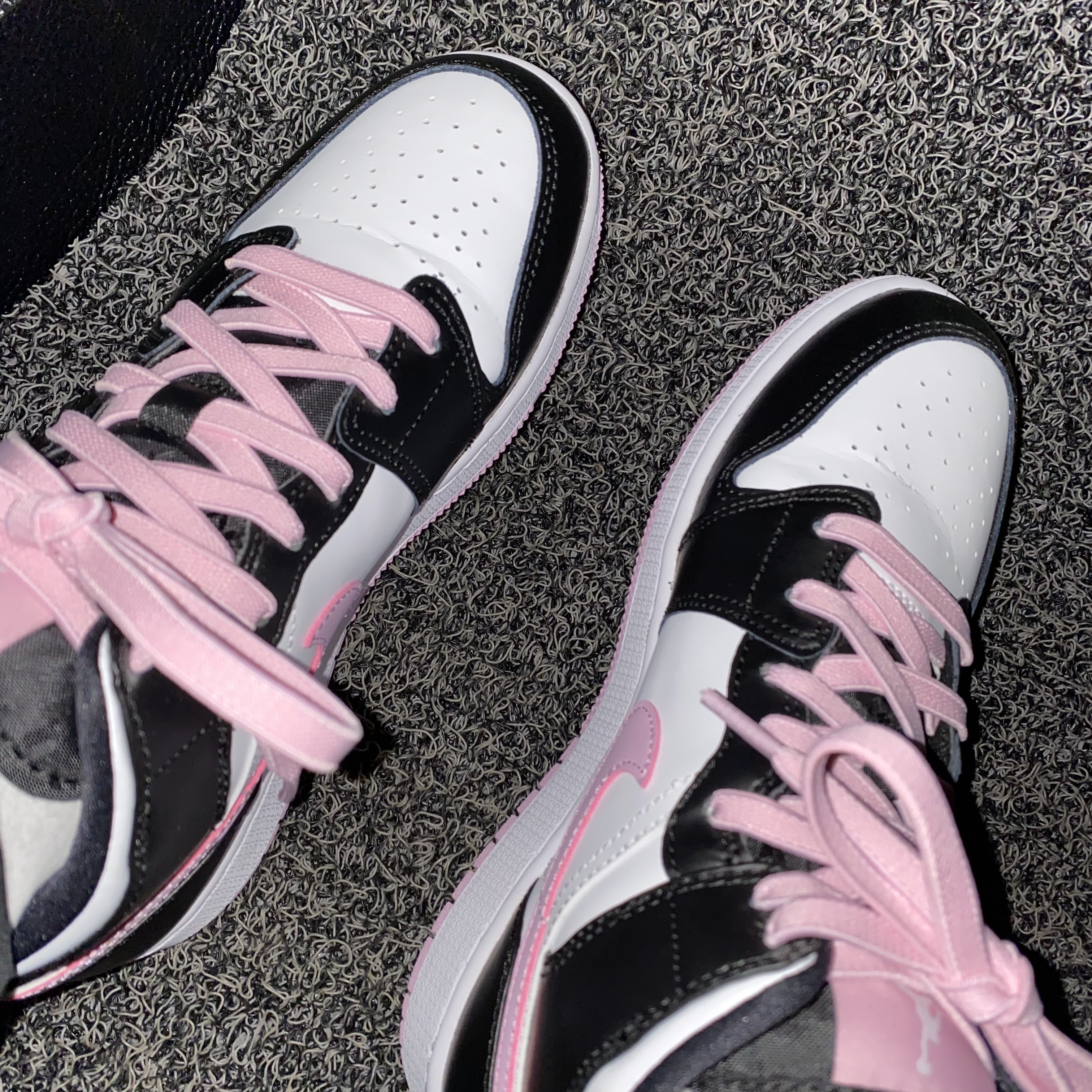 (GS) Jordan 1 Mid Light Arctic Pink 착용 스타일 - 1