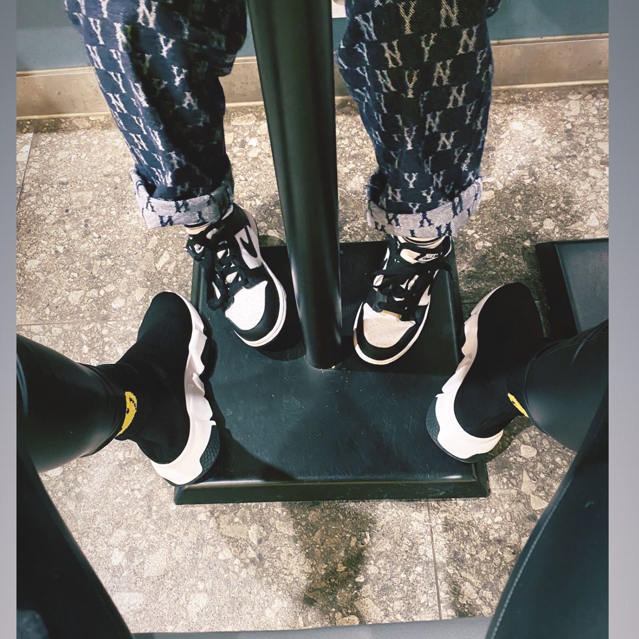 (W) Nike Dunk Low Black, (W) Balenciaga Speed Trainer Black White 2021/2022 착용 스타일