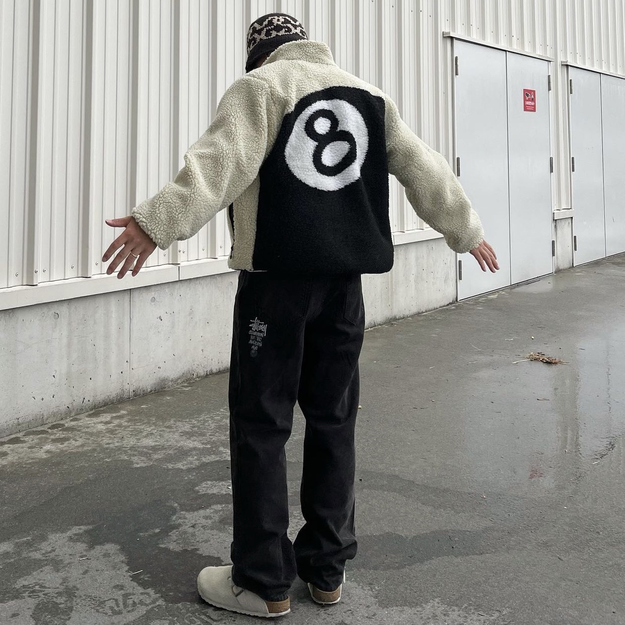 Stussy 8 Ball Sherpa Jacket Natural 착용 스타일 - 2