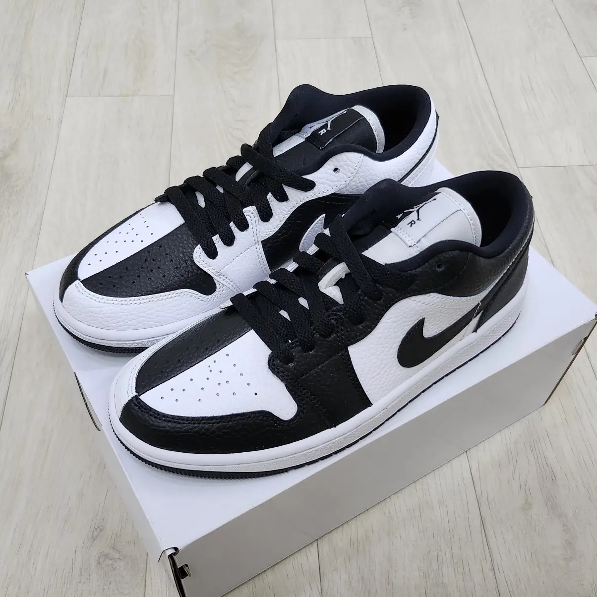 (W) Jordan 1 Low SE Black White 착용 스타일 - 2