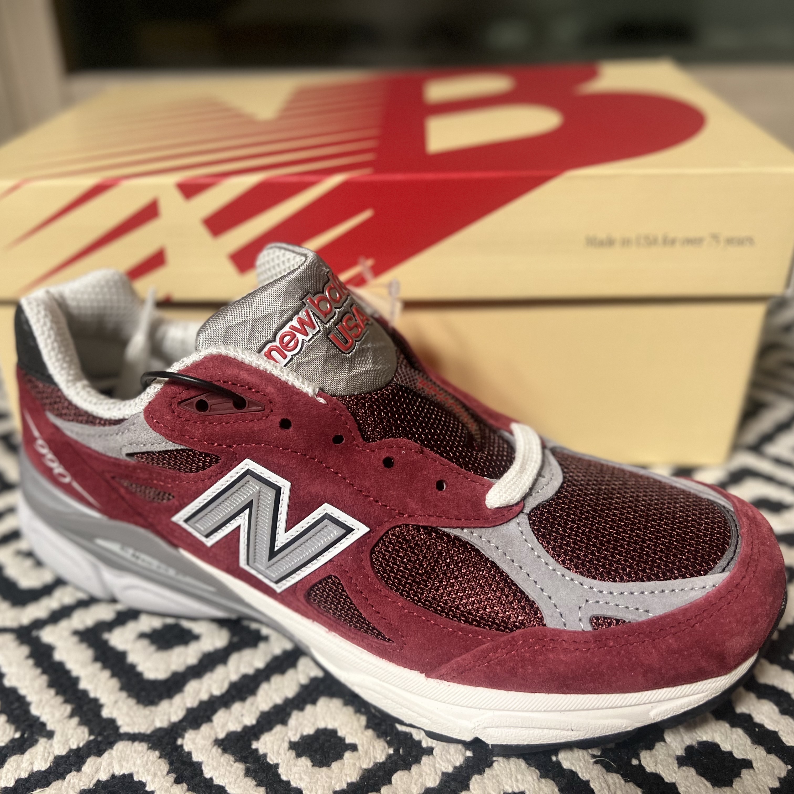 New Balance 990v3 Made in USA Scarlet Marblehead 착용 스타일 - 1