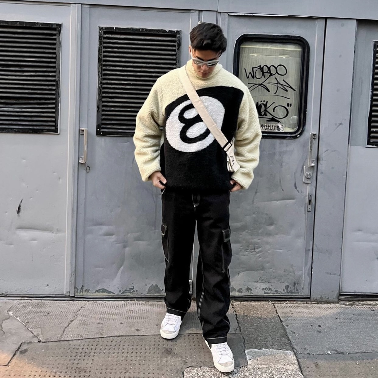 Stussy 8 Ball Sherpa Jacket Natural 착용 스타일 - 3