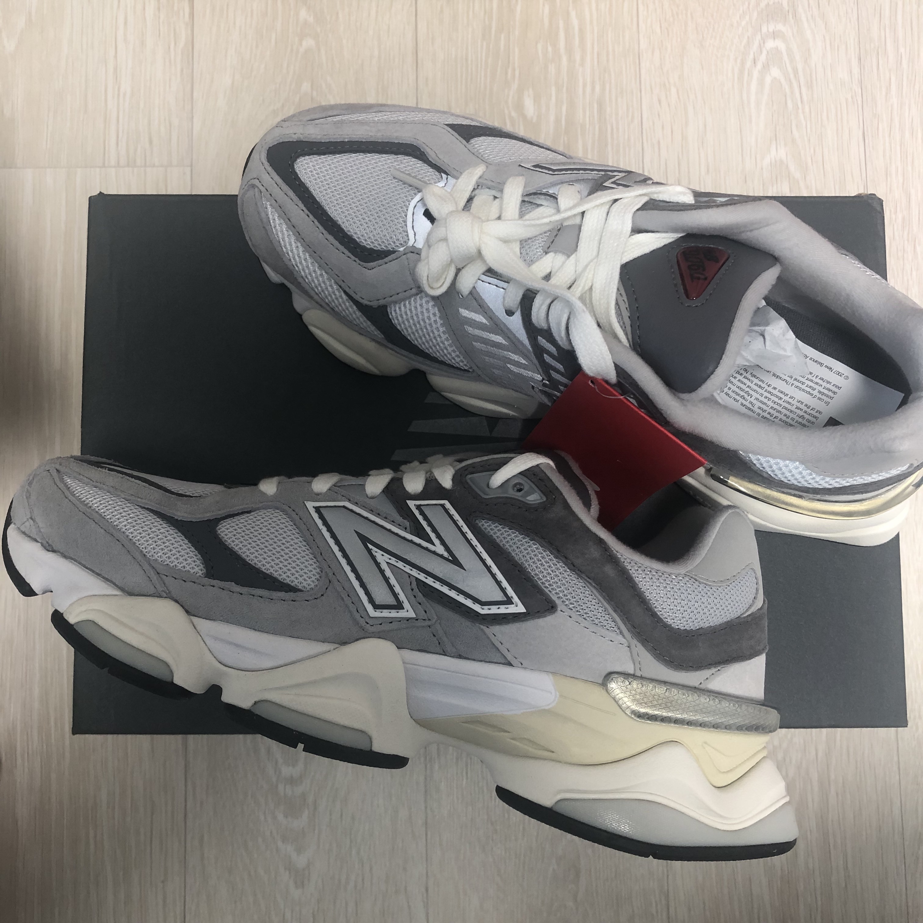 New Balance 9060 Rain Cloud Castlerock 착용 스타일