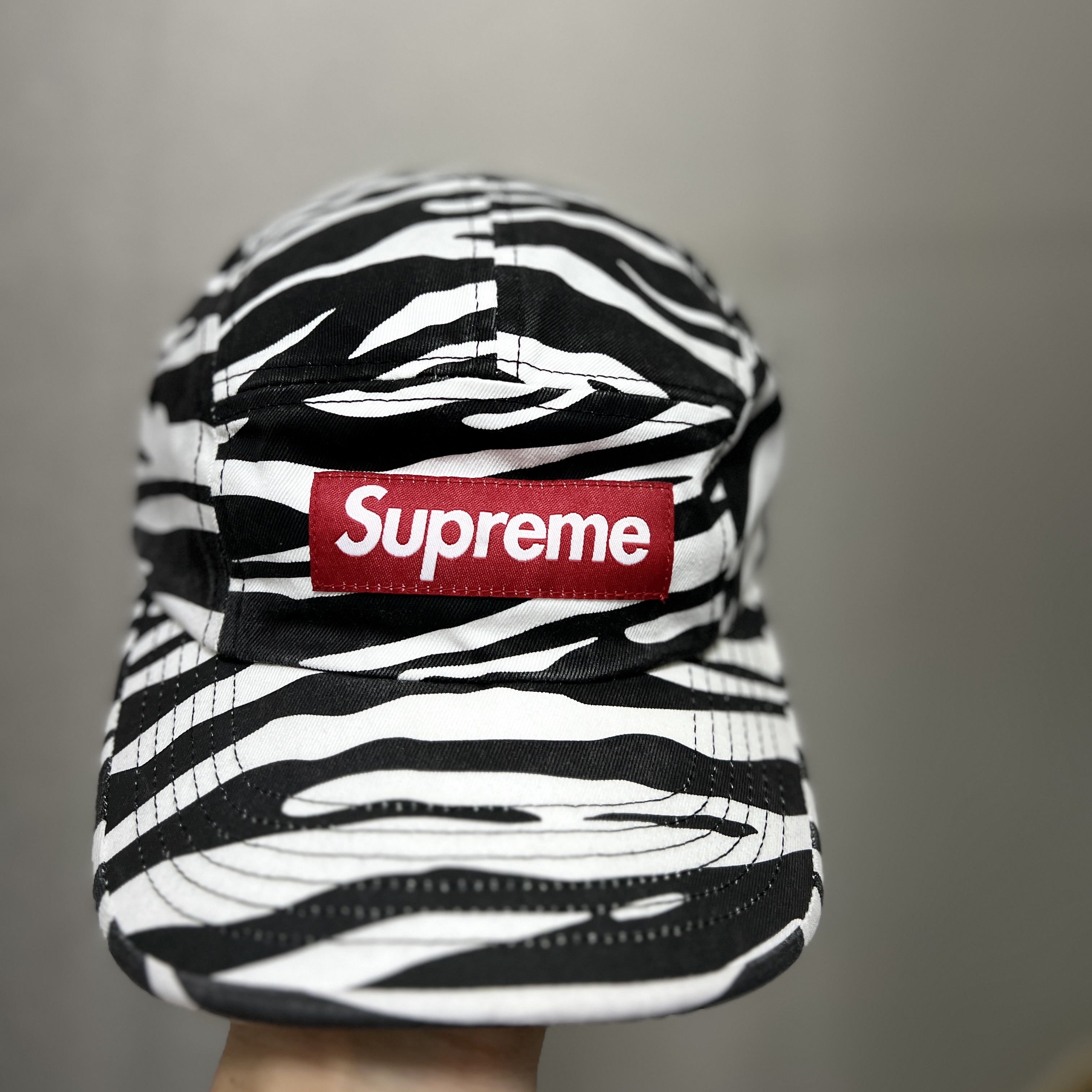Supreme Washed Chino Twill Camp Cap Zebra - 22FW 착용 스타일 - 1