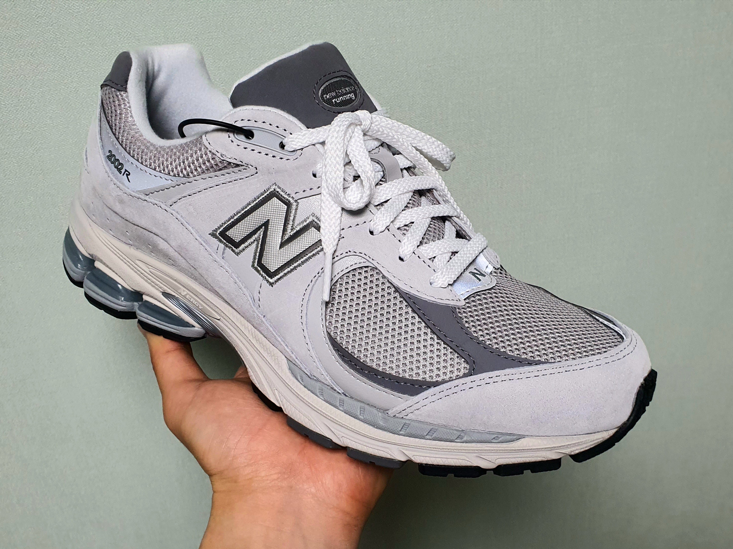 New Balance 2002R T2 Gray 착용 스타일 - 2