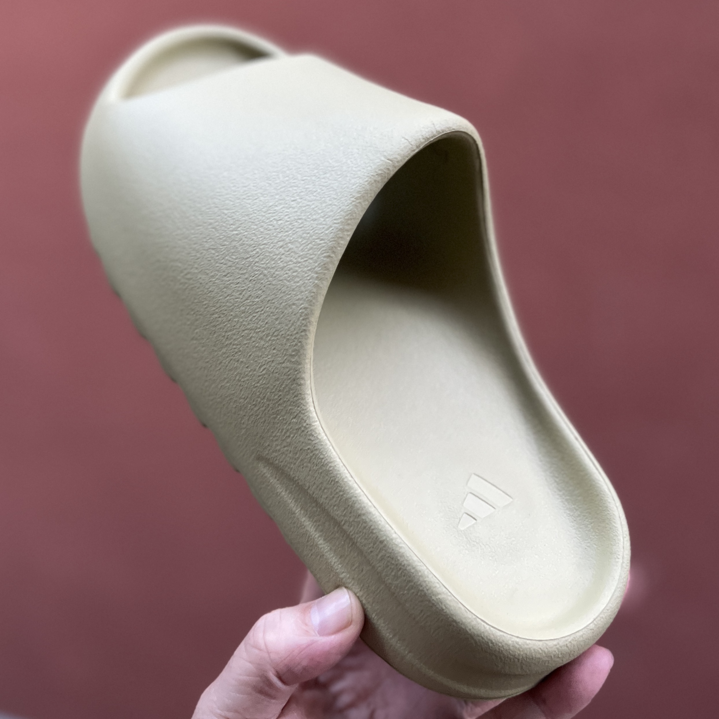 Adidas Yeezy Slide Resin 2022 착용 스타일 - 2