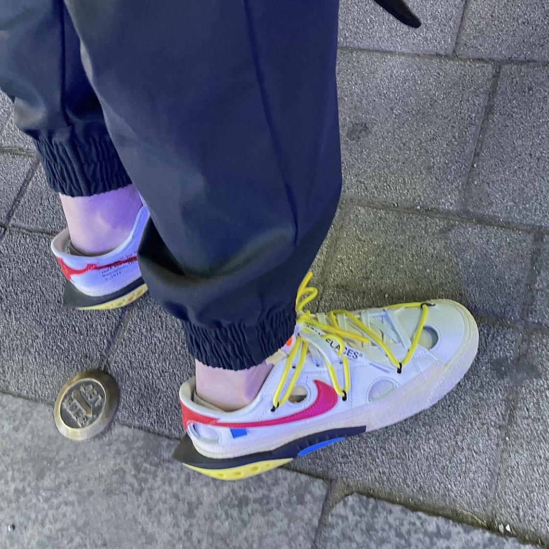 Nike x Off-White Blazer Low '77 White and University Red 착용 스타일