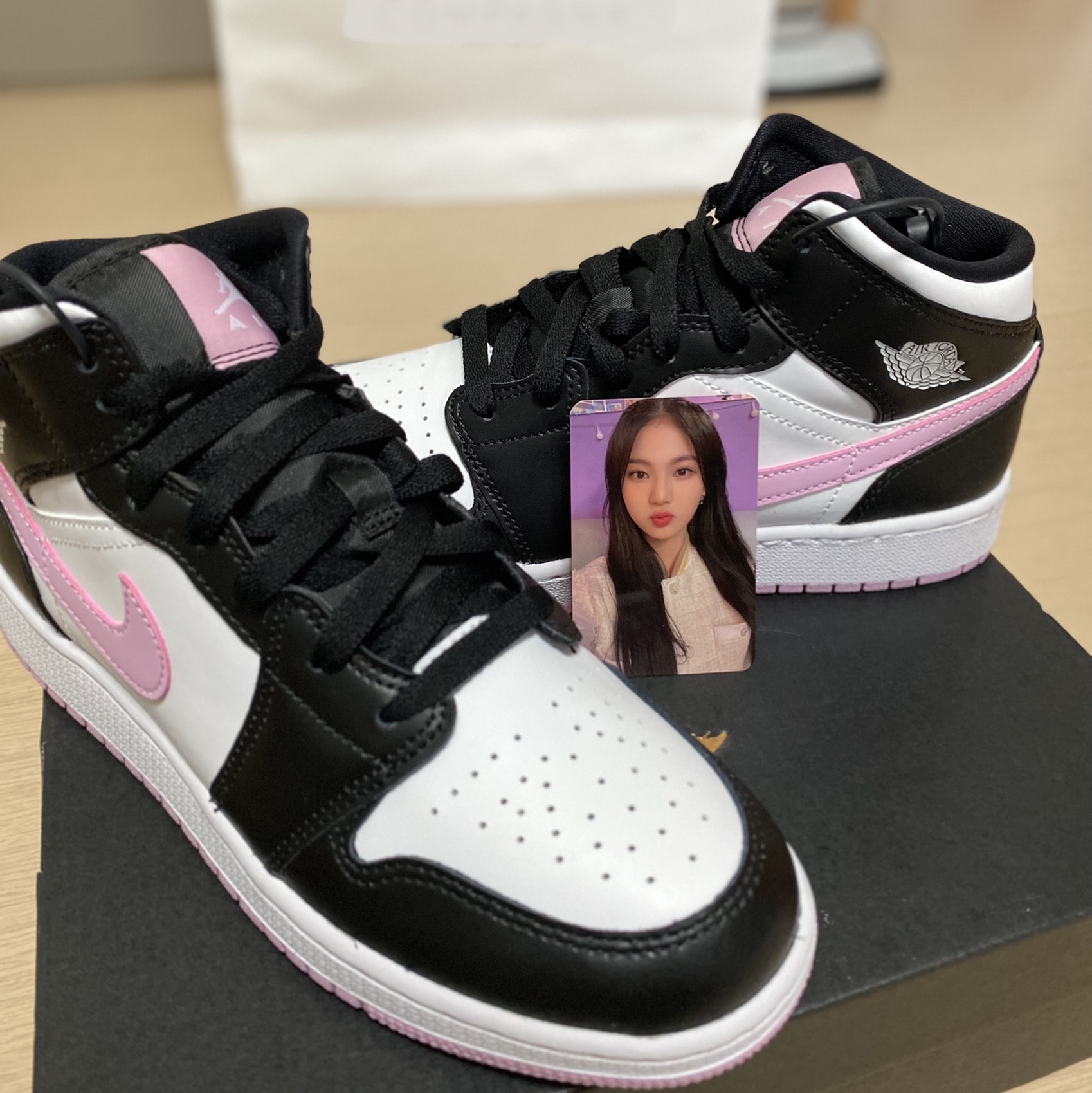 (GS) Jordan 1 Mid Light Arctic Pink 착용 스타일 - 2