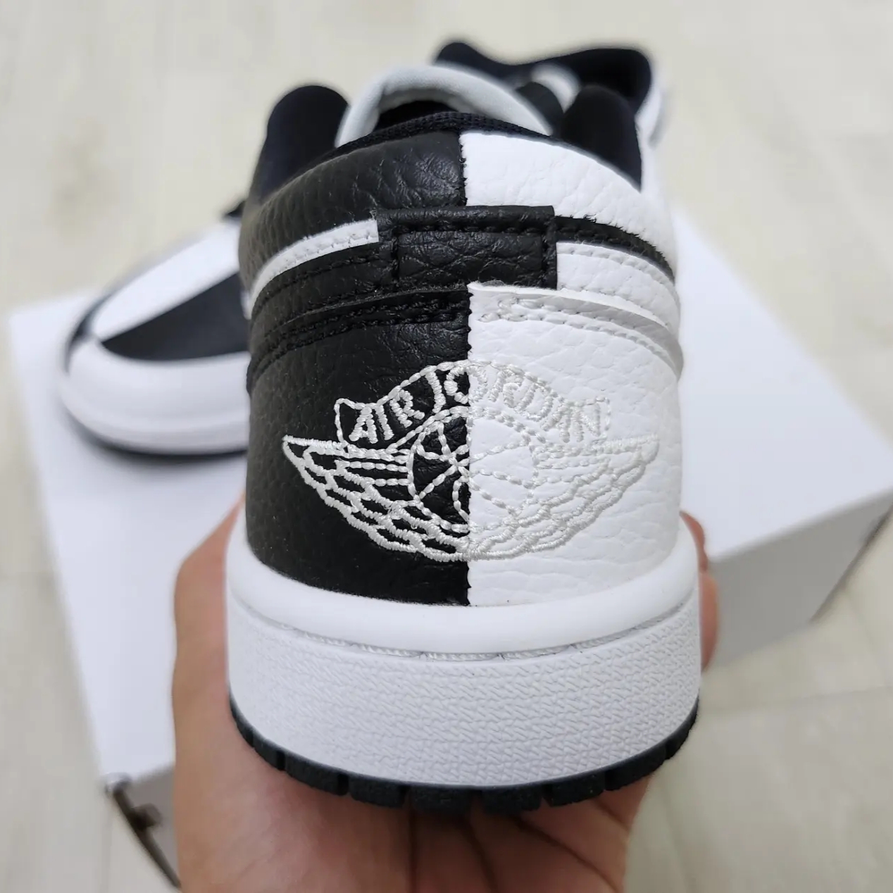 (W) Jordan 1 Low SE Black White 착용 스타일 - 3
