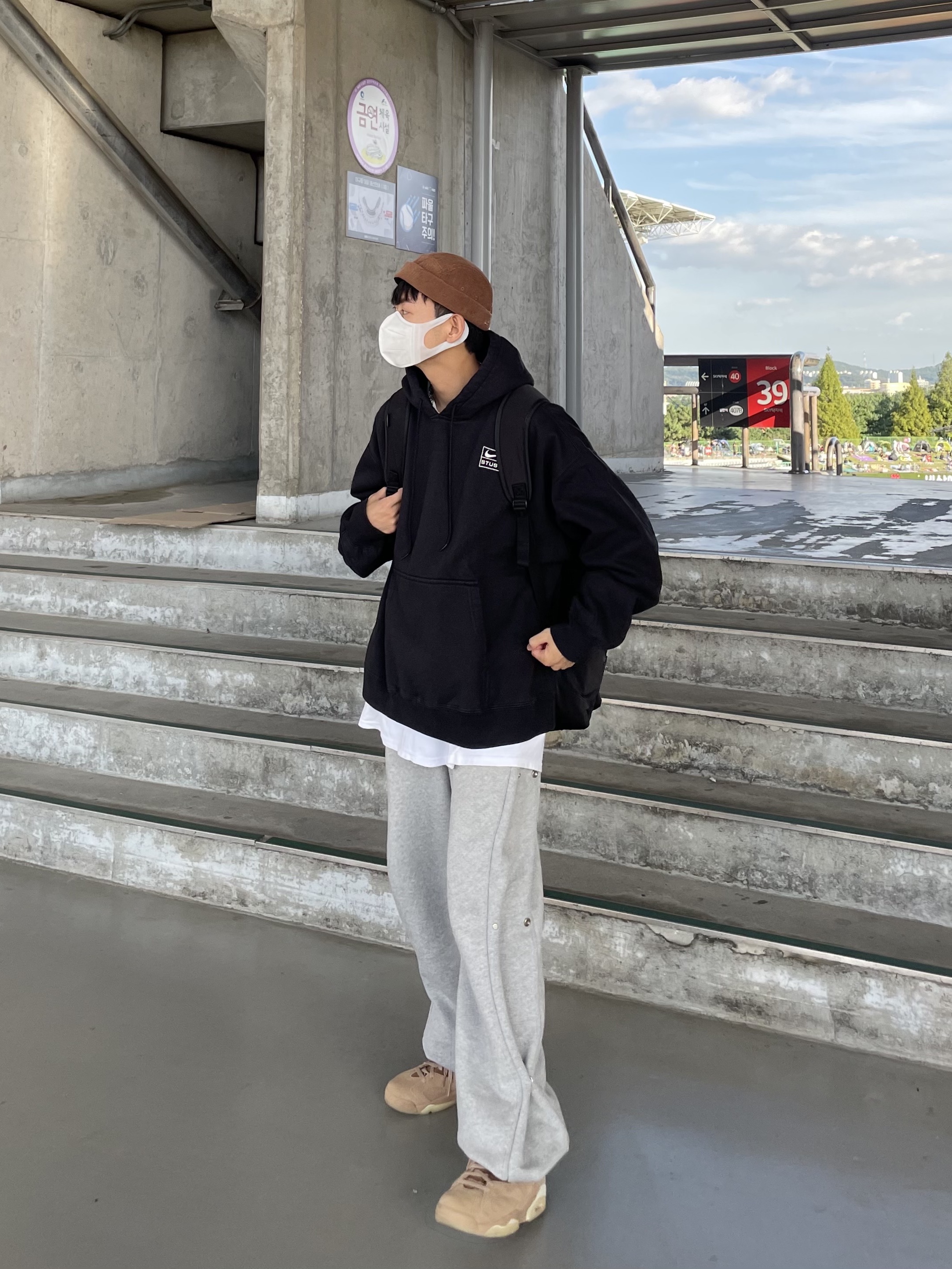 Nike x Stussy NRG RA Washed Pullover Hoodie Black (DN4028-010), Jordan 6 x Travis Scott Retro SP British Khaki 착용 스타일 - 2