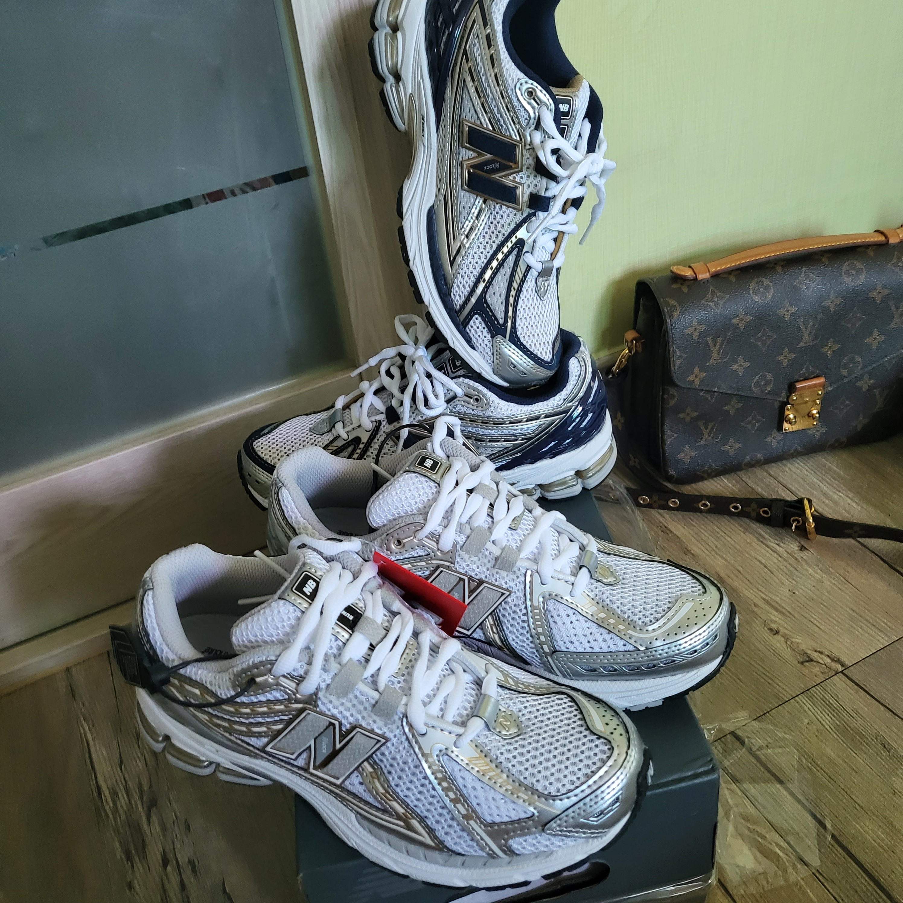 New Balance 1906R White Metallic Silver 착용 스타일