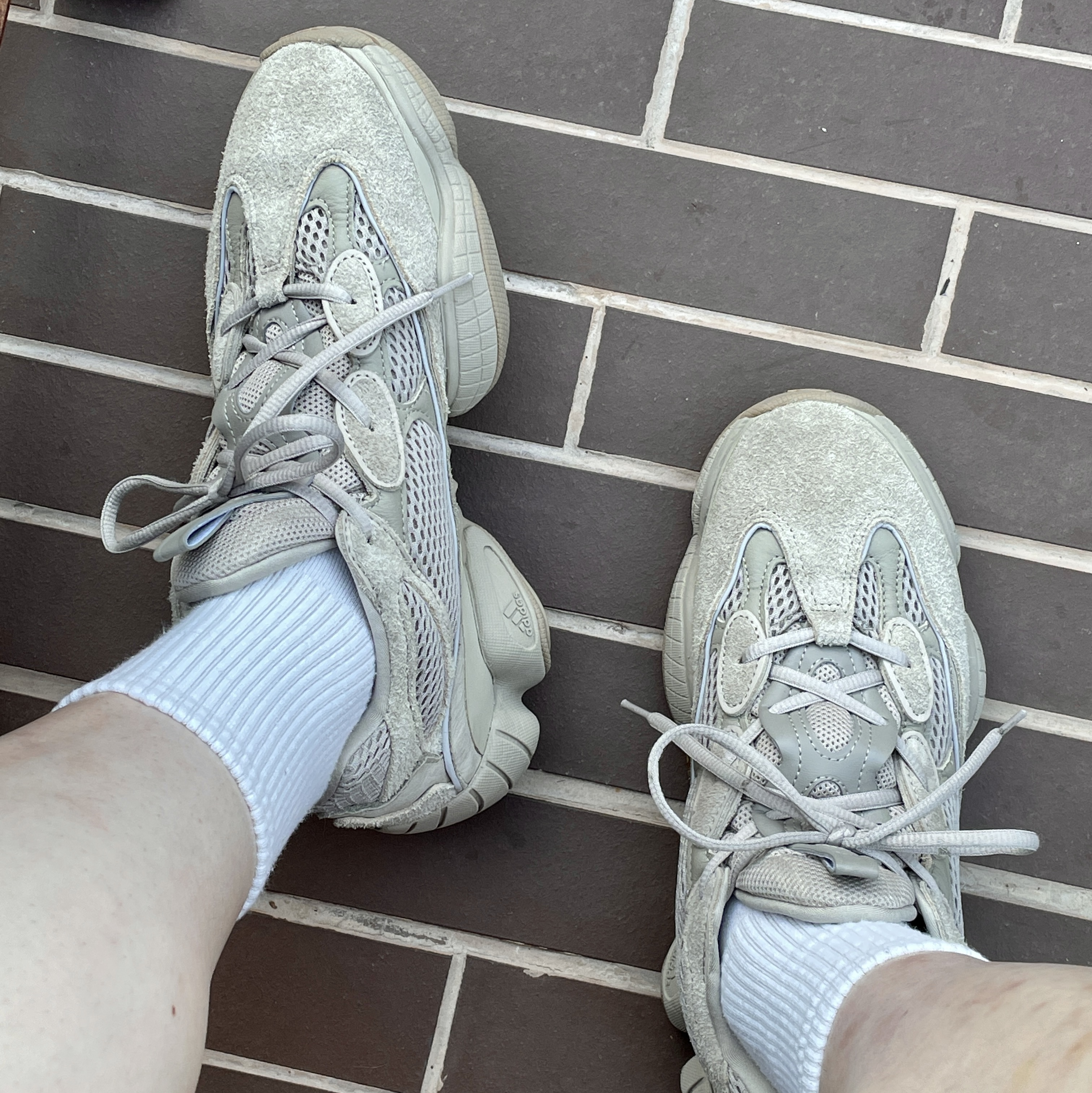 Adidas Yeezy 500 Taupe Light 착용 스타일 - 1