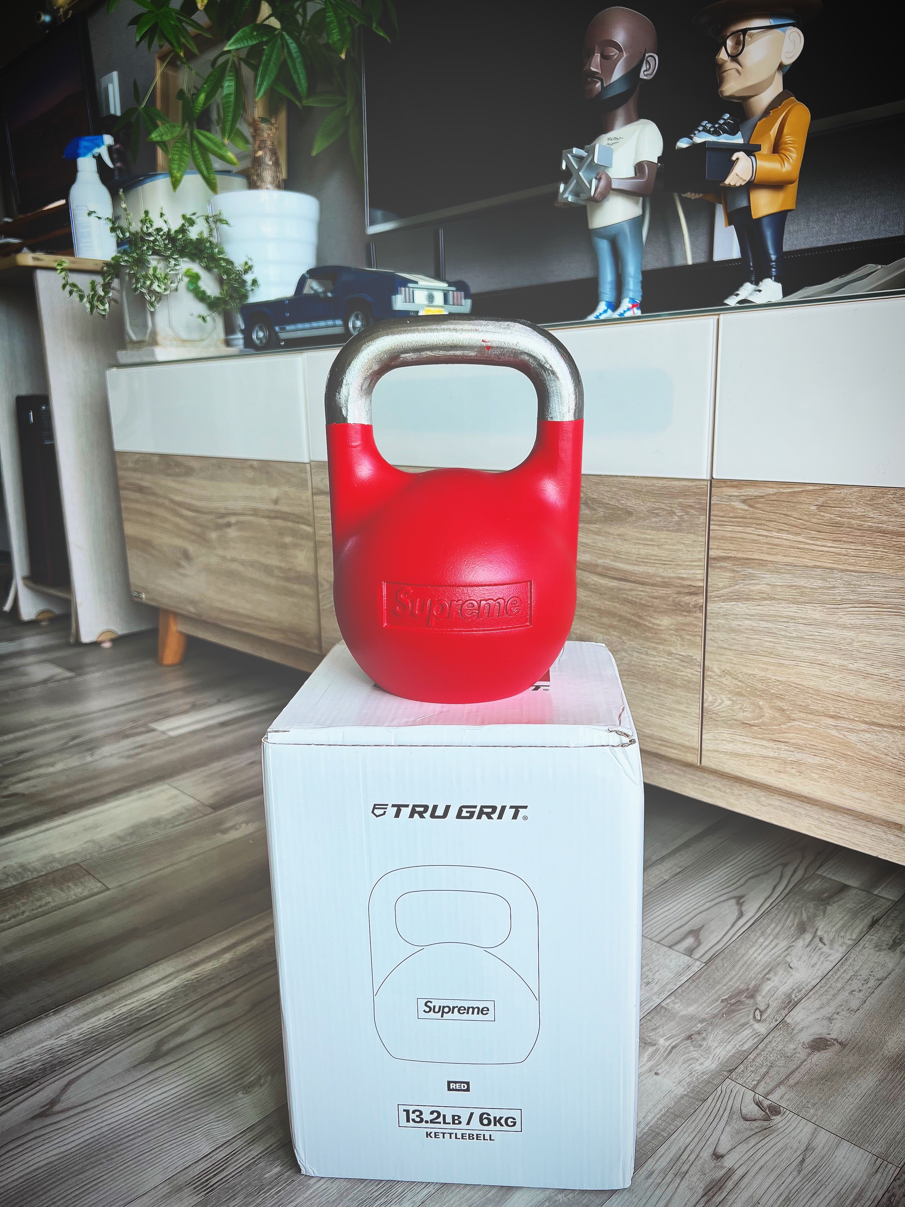 Supreme Tru Grit 6KG Kettlebell Red - 22FW, Supreme Ty Beanie Baby Flag - 22FW 착용 스타일 - 4