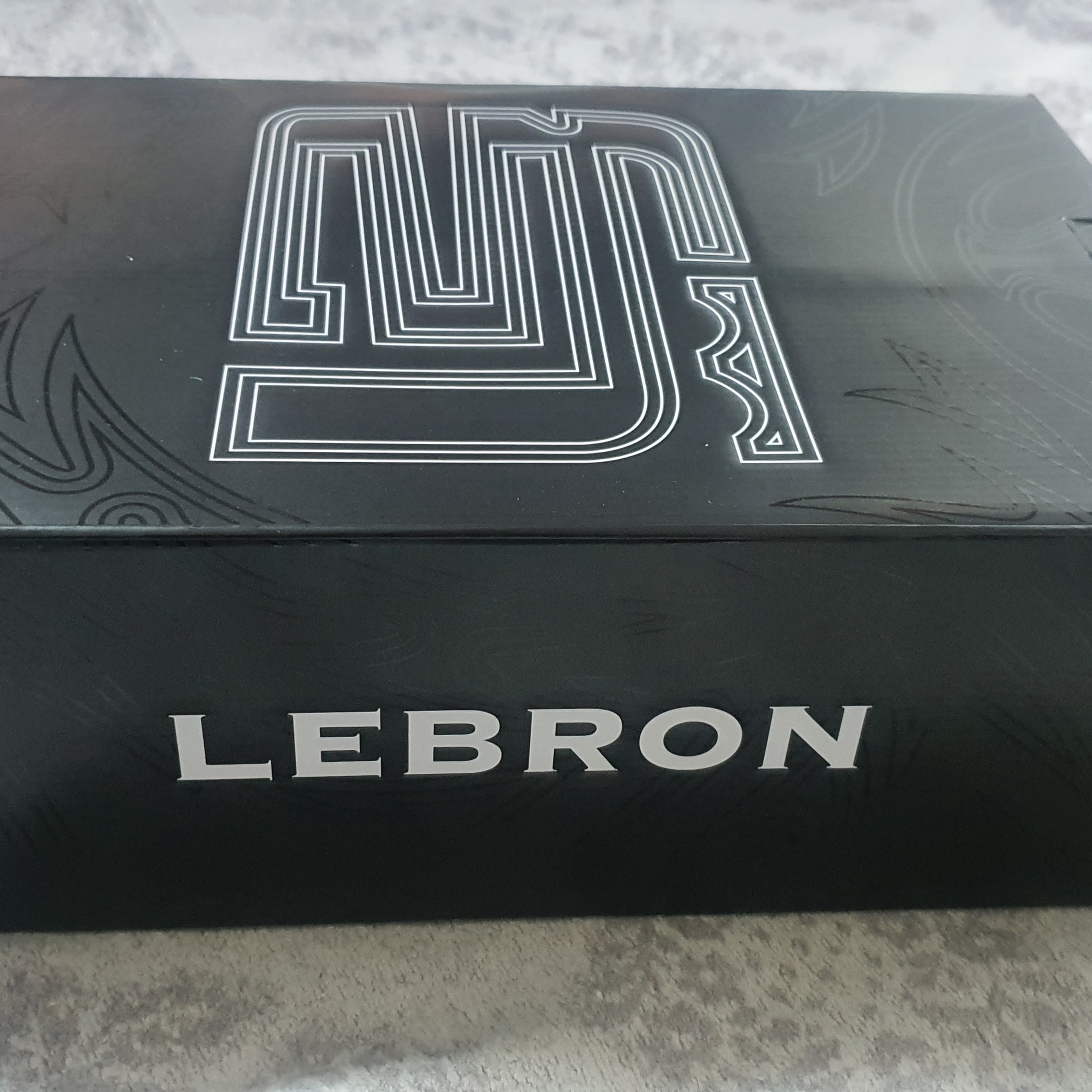 Nike Zoom LeBron 2 Metallic Gold and White 착용 스타일 - 2