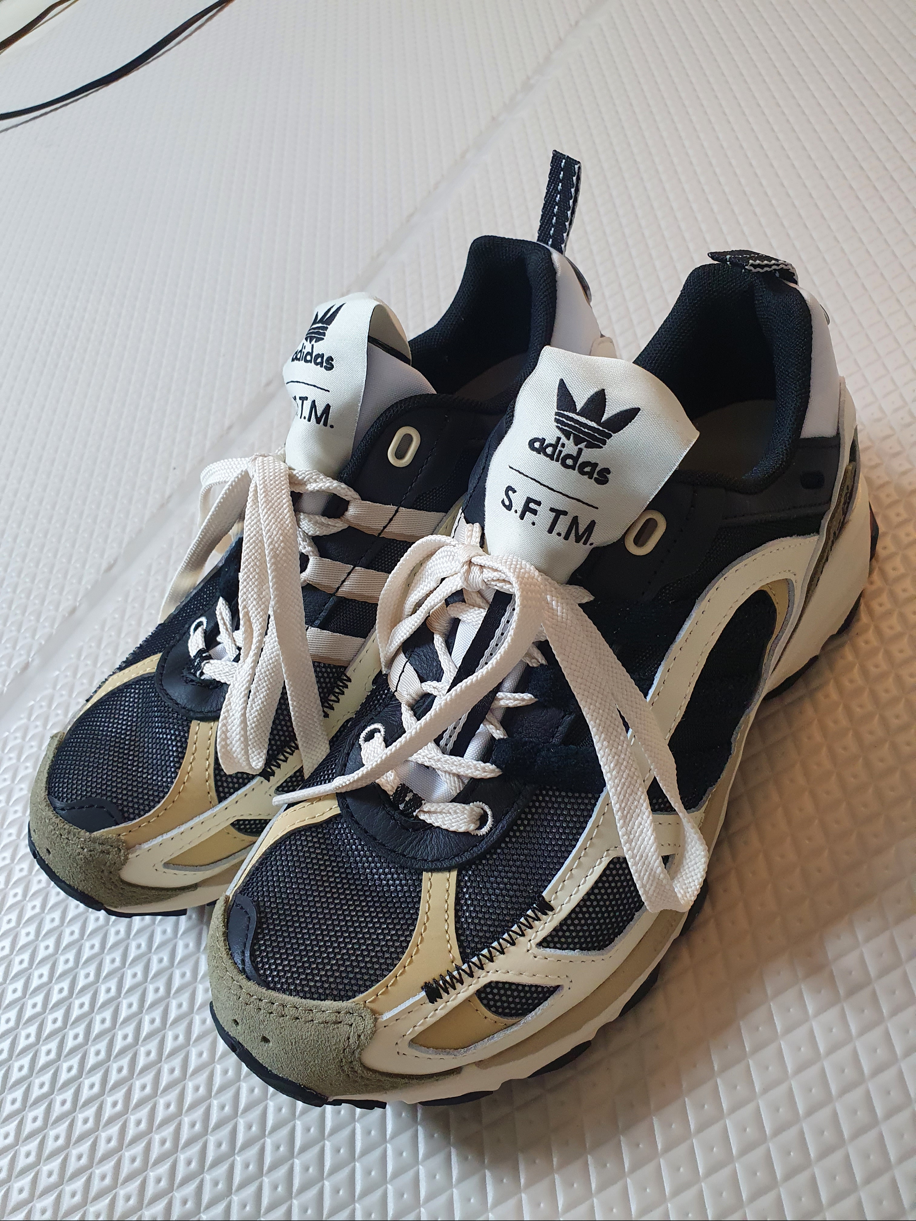 Adidas x Song for the Mute Shadowturf Core Black 착용 스타일 - 1