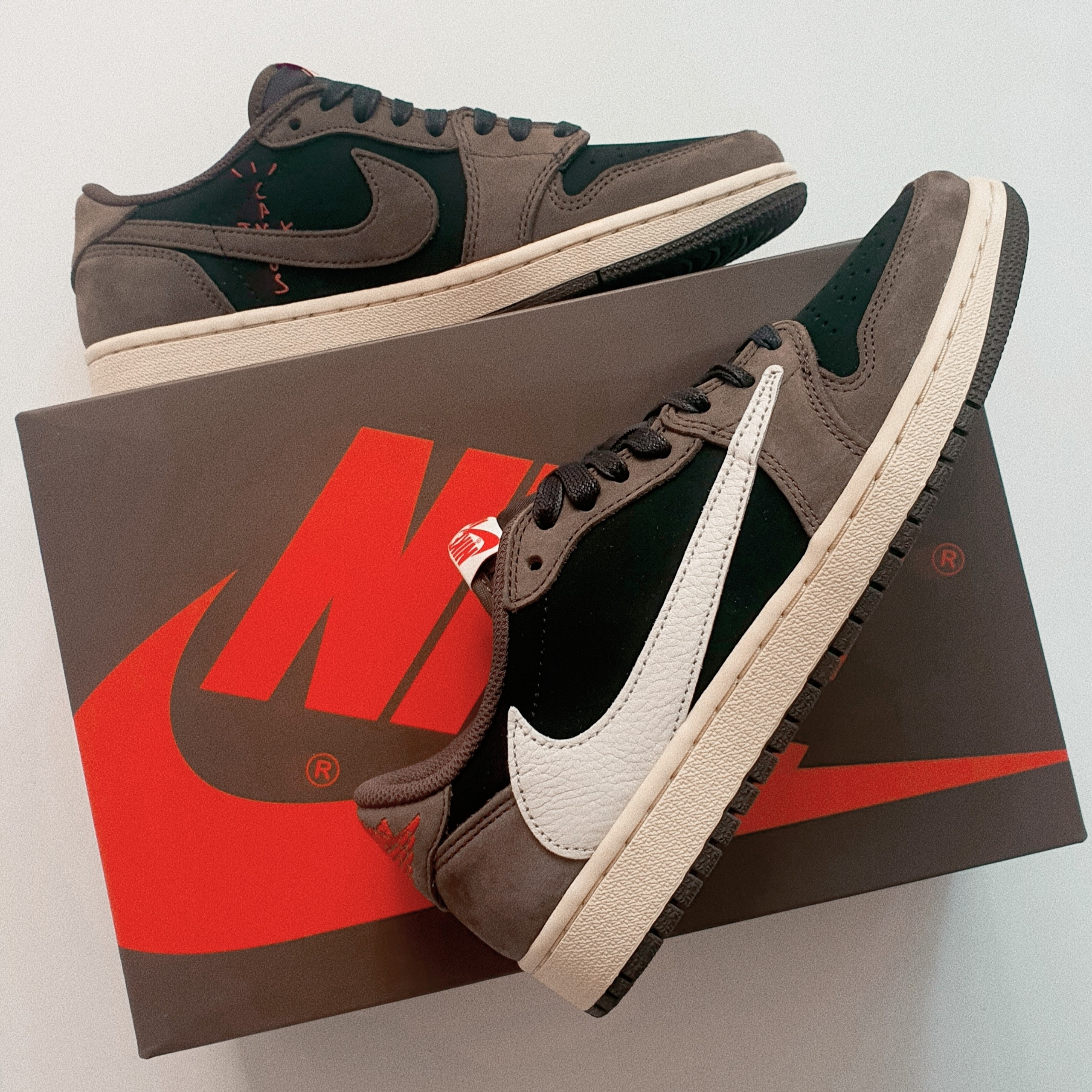 Jordan 1 x Travis Scott Retro Low OG SP Mocha 착용 스타일