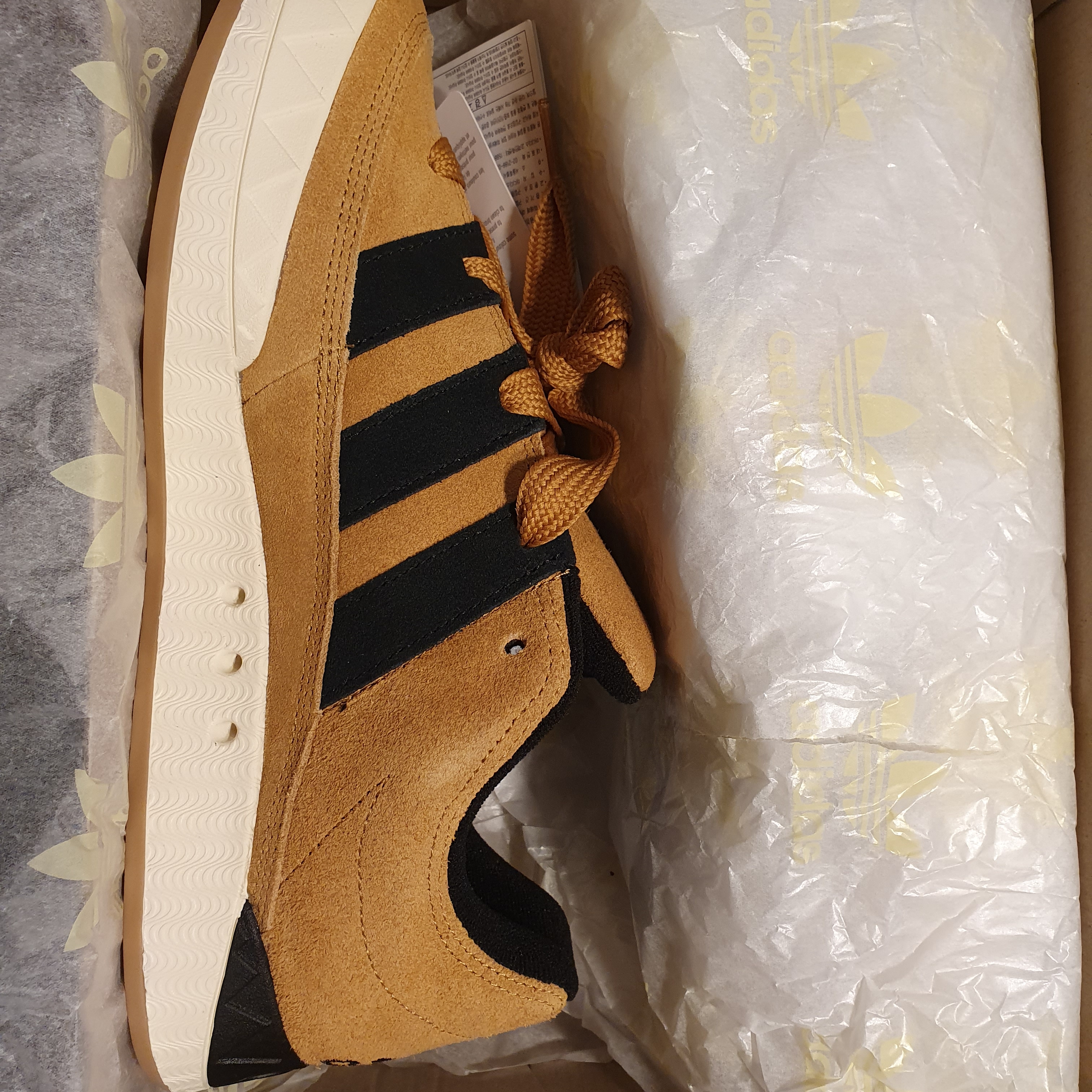 Adidas x Atmos Adimatic OG Shoebox 착용 스타일