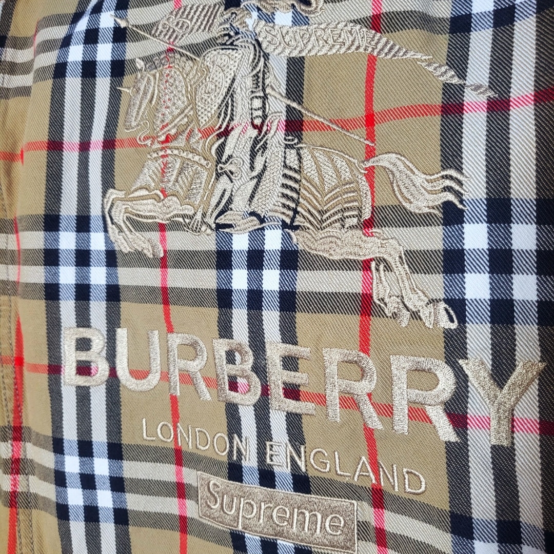 Supreme x Burberry Denim Trucker Jacket Beige - 22SS 착용 스타일 - 5