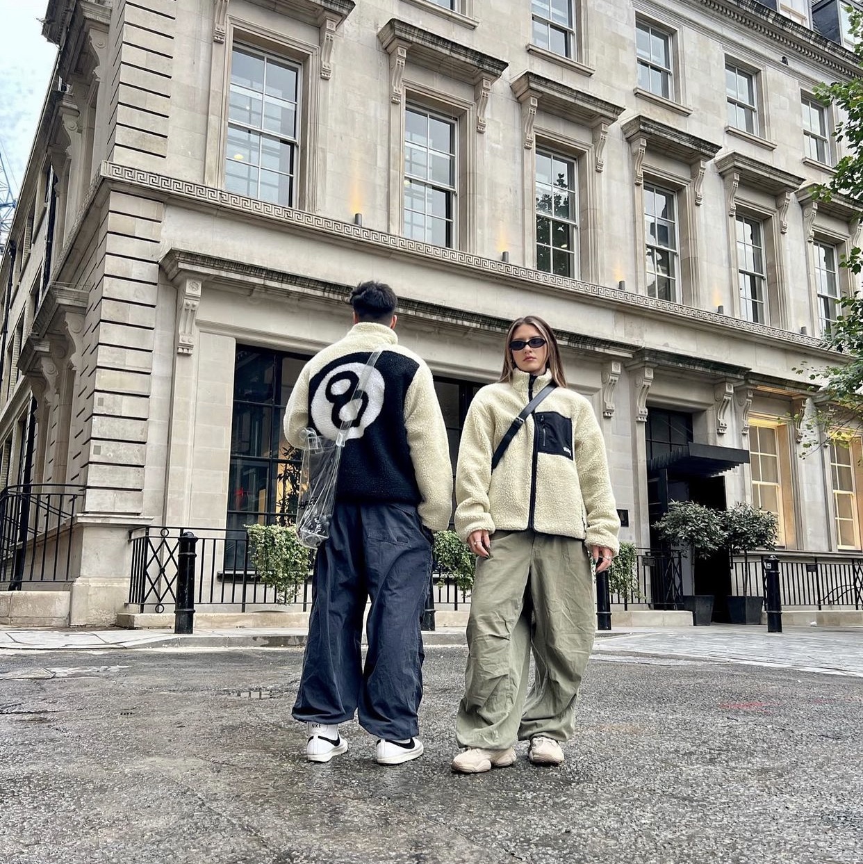 Stussy 8 Ball Sherpa Jacket Natural 착용 스타일 - 5