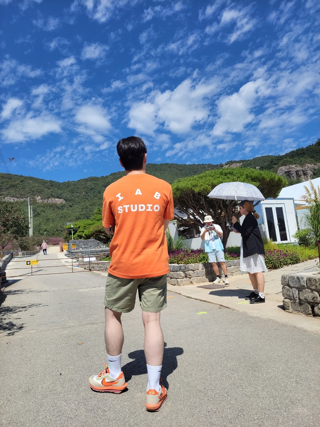 IAB Studio T-Shirt Orange, Nike x Sacai x Clot LDWaffle Orange Blaze 착용 스타일 - 1