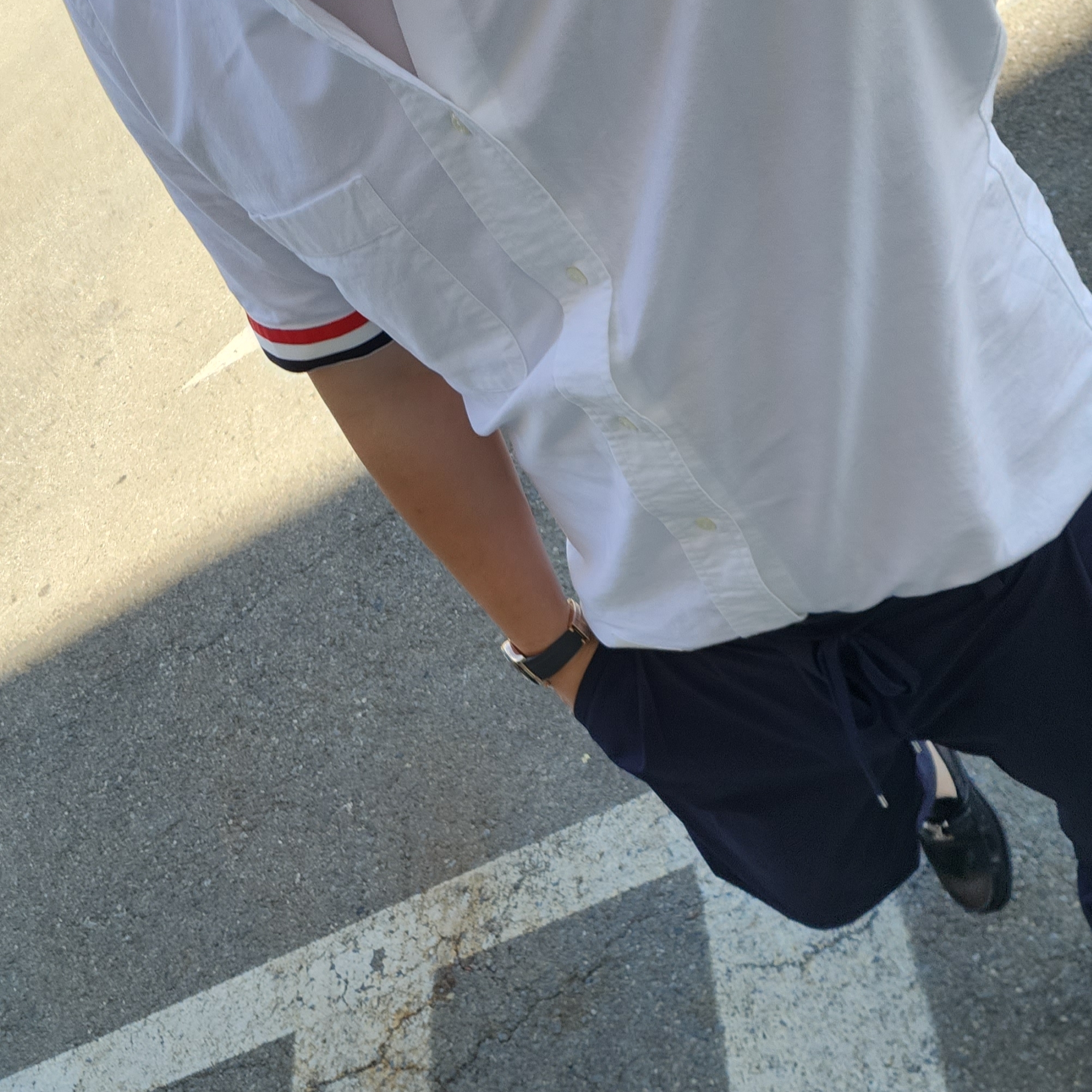 Louis Vuitton x NBA LV Loafers Monogram Embossed Leather Black, Thom Brone Fun-Mix Cotton Seersucker Grosgrain Cuff Straight Fit Short Sleeve Shirt White 착용 스타일 - 1