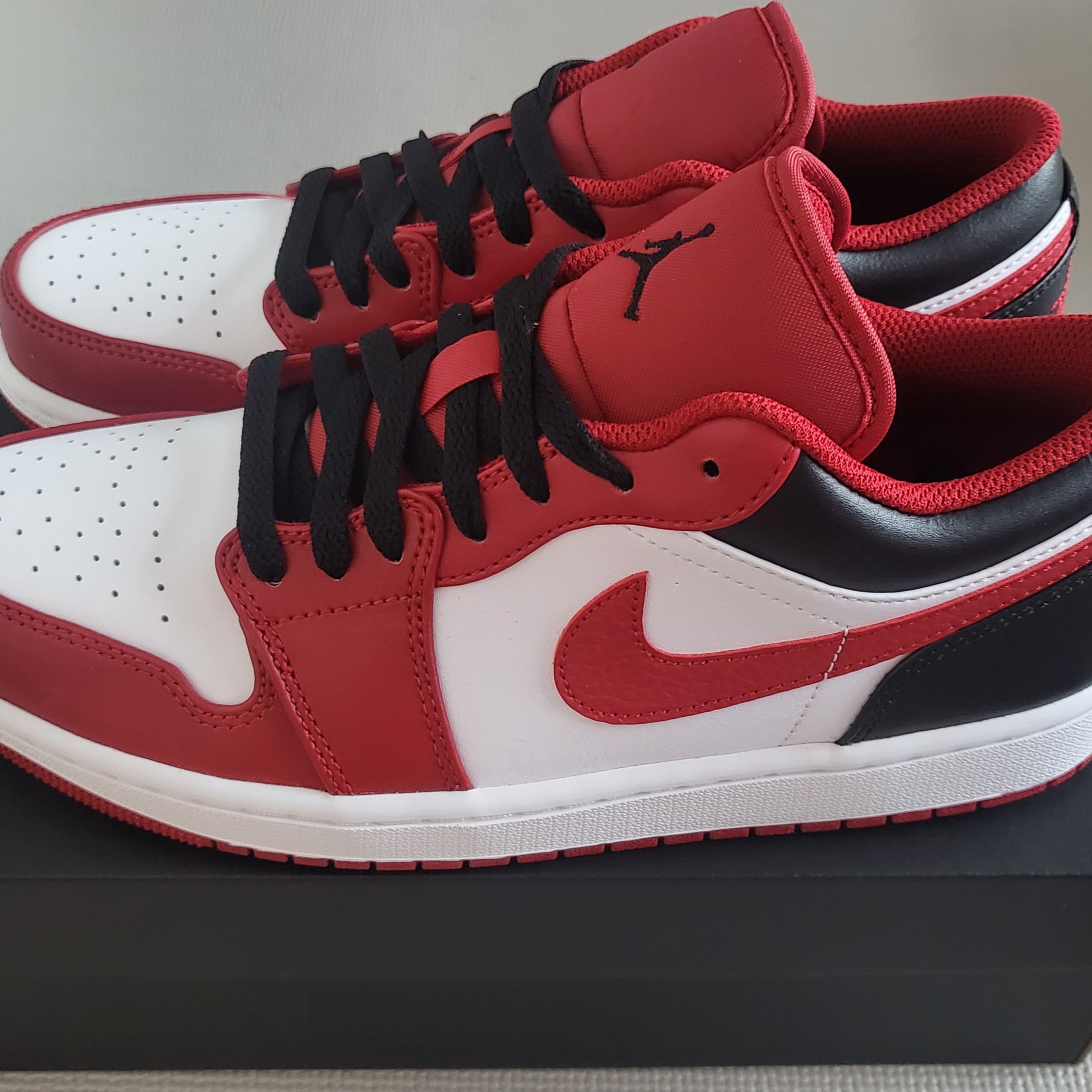 Jordan 1 Low White Gym Red Black 착용 스타일