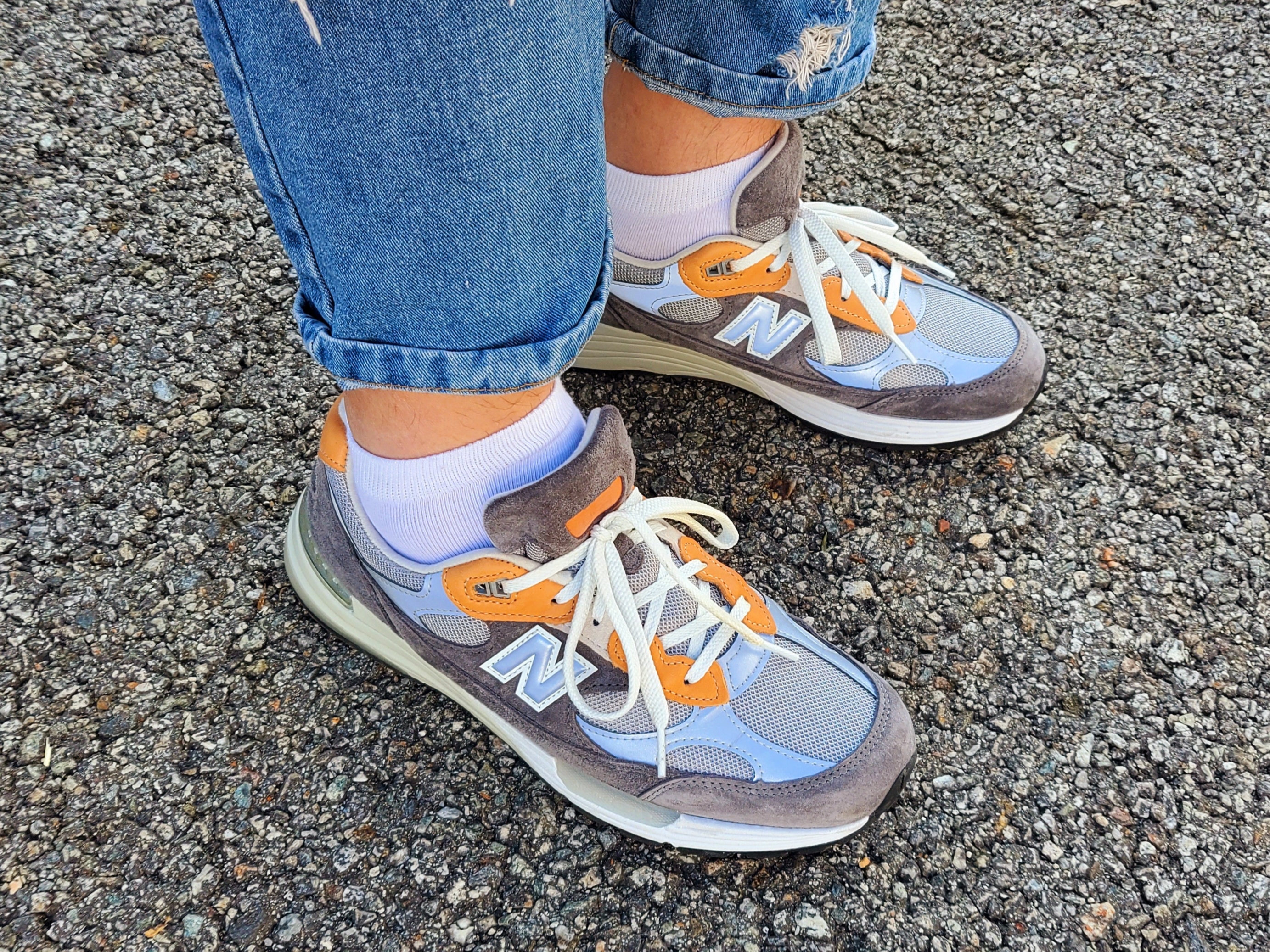 New Balance x Todd Snyder 992 Made in USA 10th Anniversary Grey Tan 착용 스타일 - 2