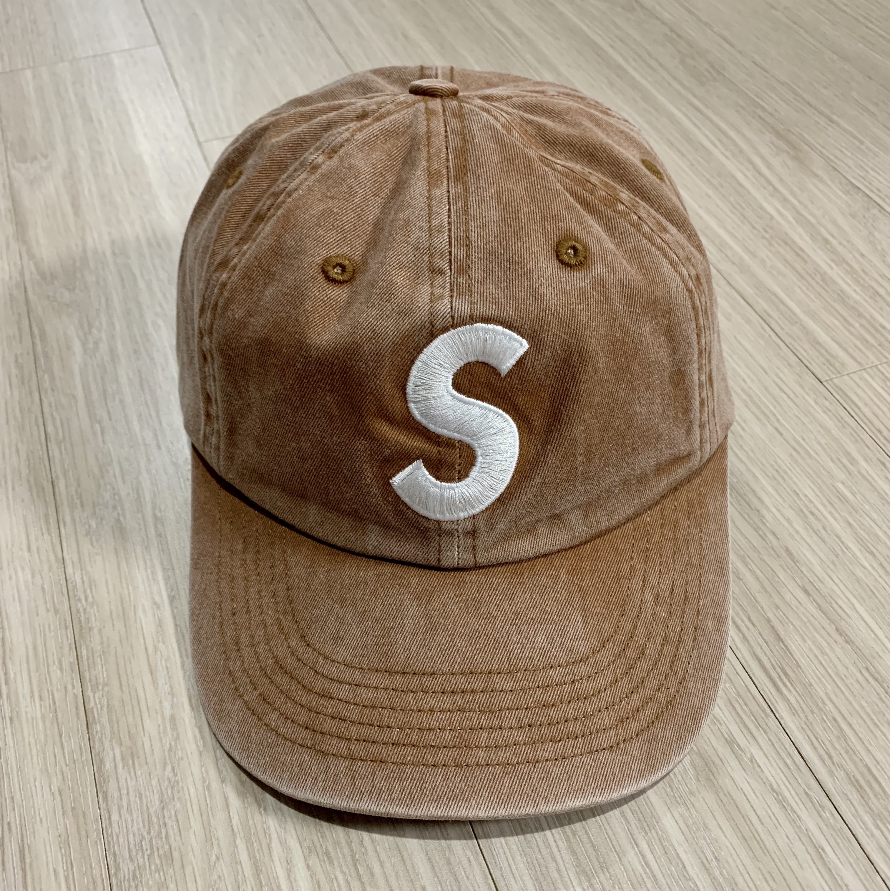 Supreme Pigment Print S Logo 6-Panel Tan - 22FW 착용 스타일 - 2