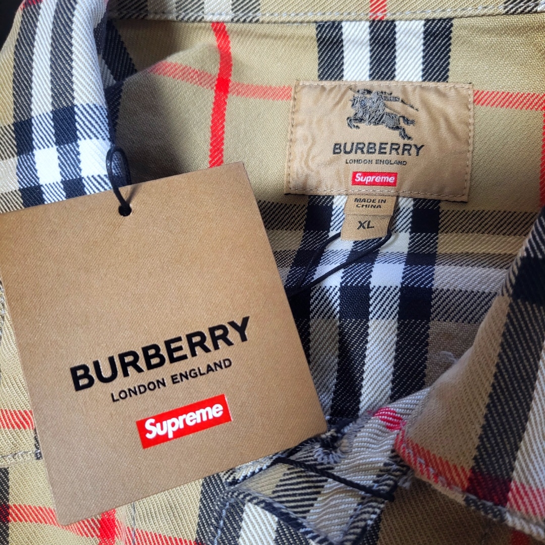 Supreme x Burberry Denim Trucker Jacket Beige - 22SS 착용 스타일 - 1