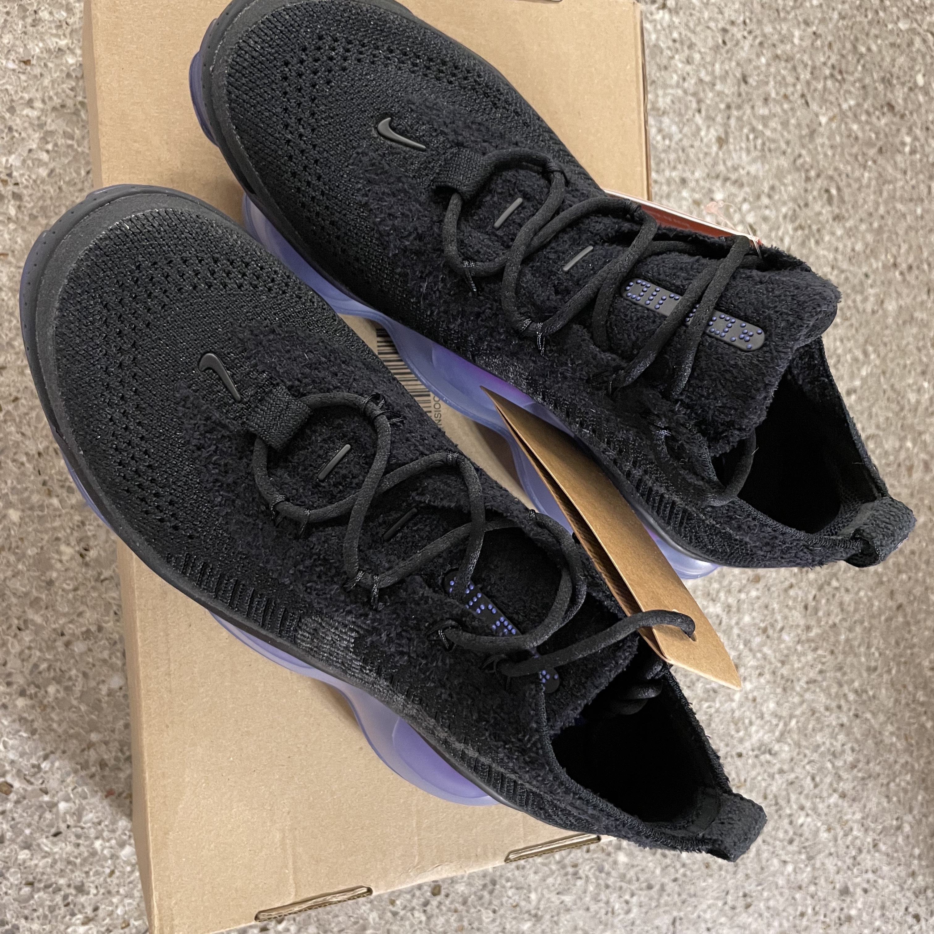 (W) Nike Air Max Scorpion Flyknit Black and Persian Violet 착용 스타일 - 1