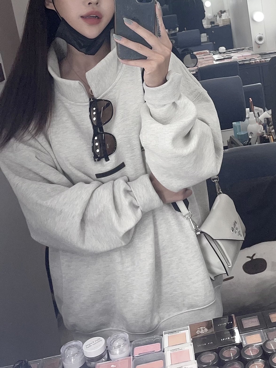 Essentials Mockneck Half-Zip Oatmeal - 21SS, Prada Saffiano Leather Mini Envelope Bag Black 착용 스타일