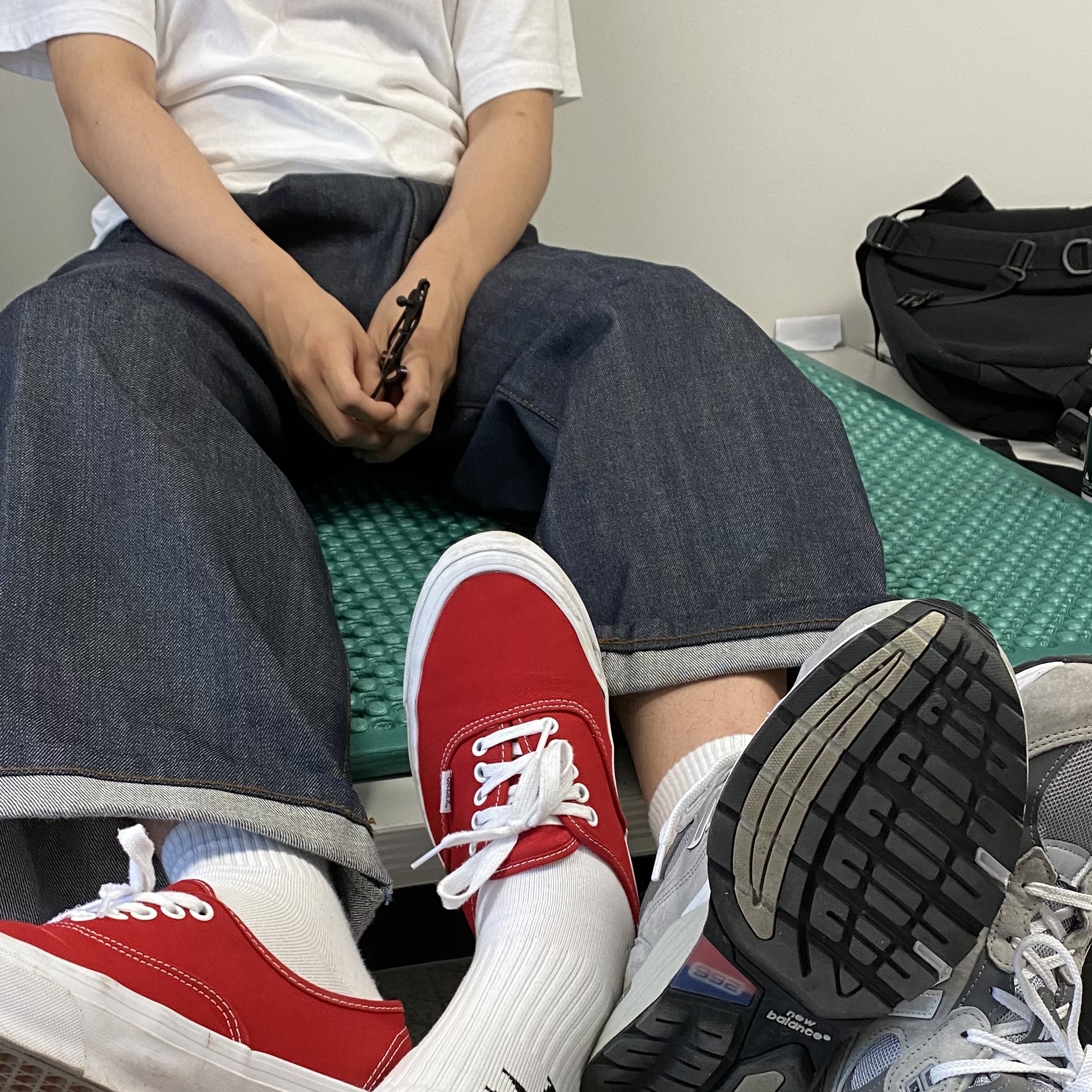 Vans Vault OG Authentic LX Red, New Balance 992 Made in USA Grey - D Standard 착용 스타일