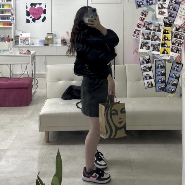 Louis Vuitton Buci Epi Black 착용 스타일 - 3
