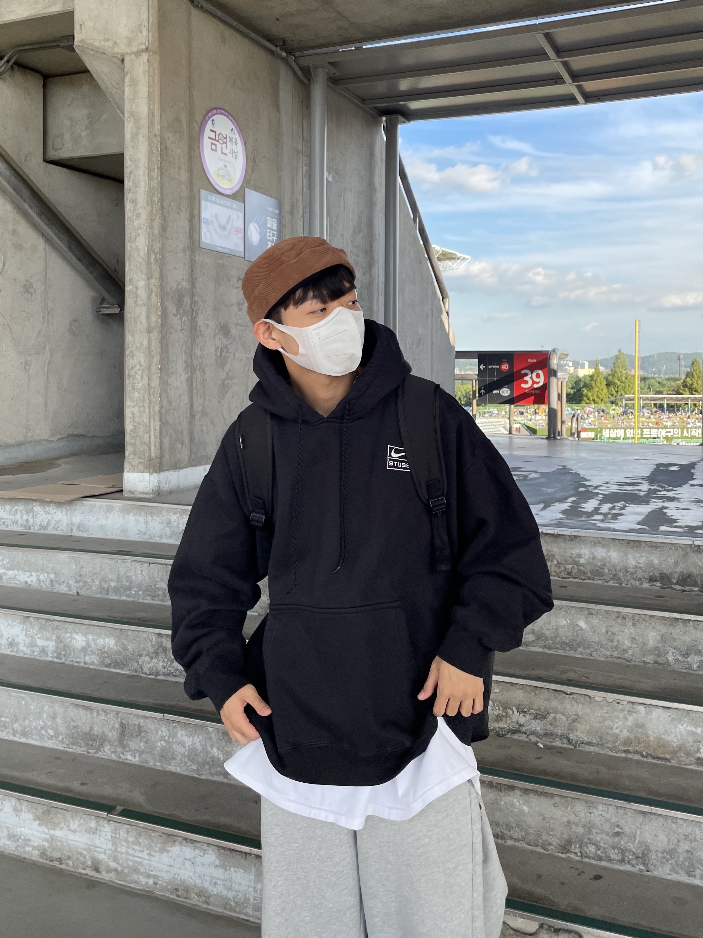 Nike x Stussy NRG RA Washed Pullover Hoodie Black (DN4028-010), Jordan 6 x Travis Scott Retro SP British Khaki 착용 스타일 - 3