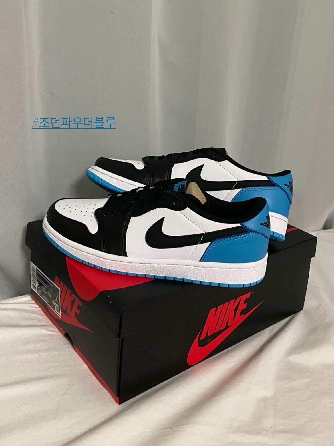 Jordan 1 Retro Low OG Black and Dark Powder Blue 착용 스타일