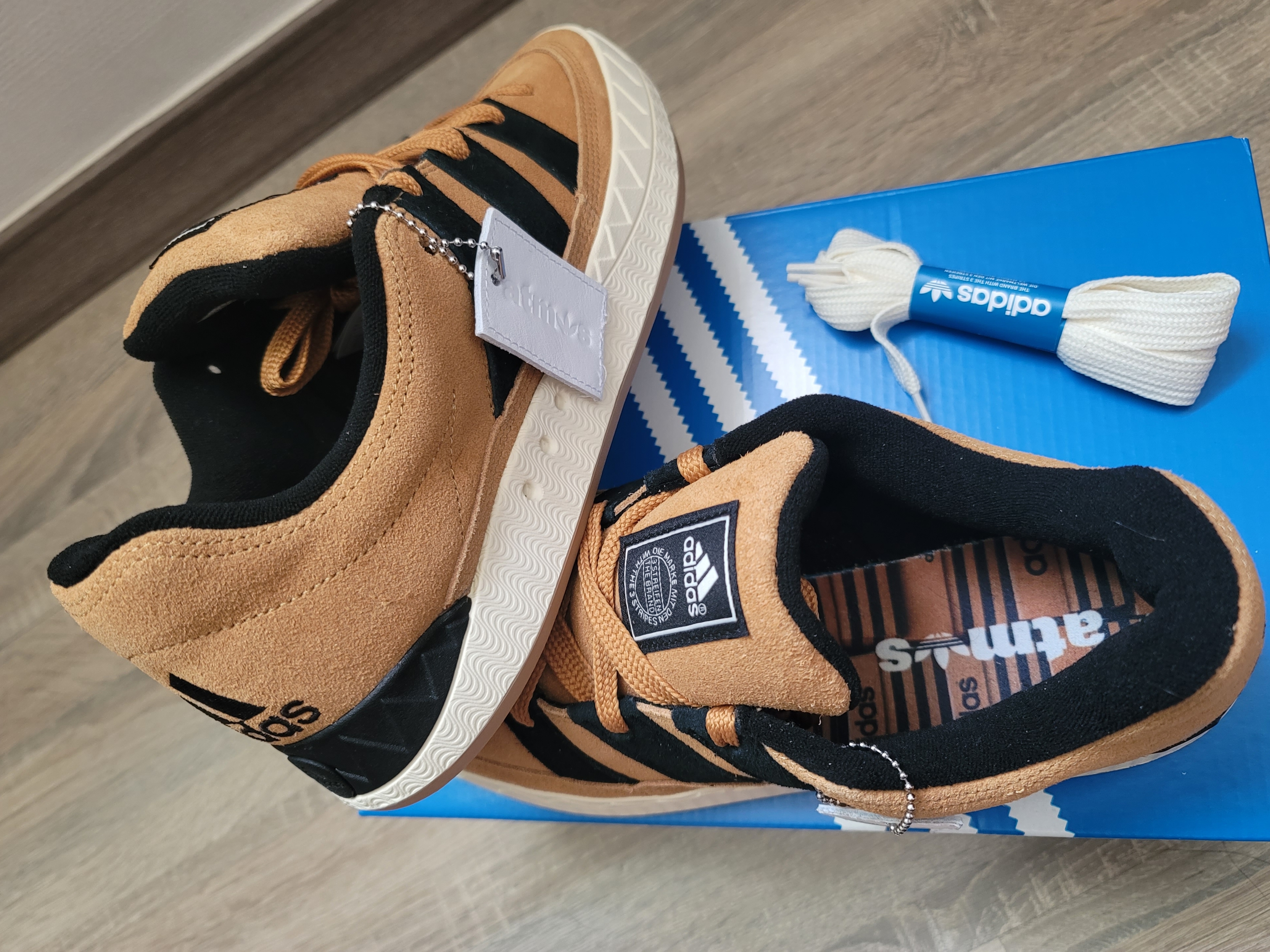Adidas x Atmos Adimatic OG Shoebox 착용 스타일 - 3