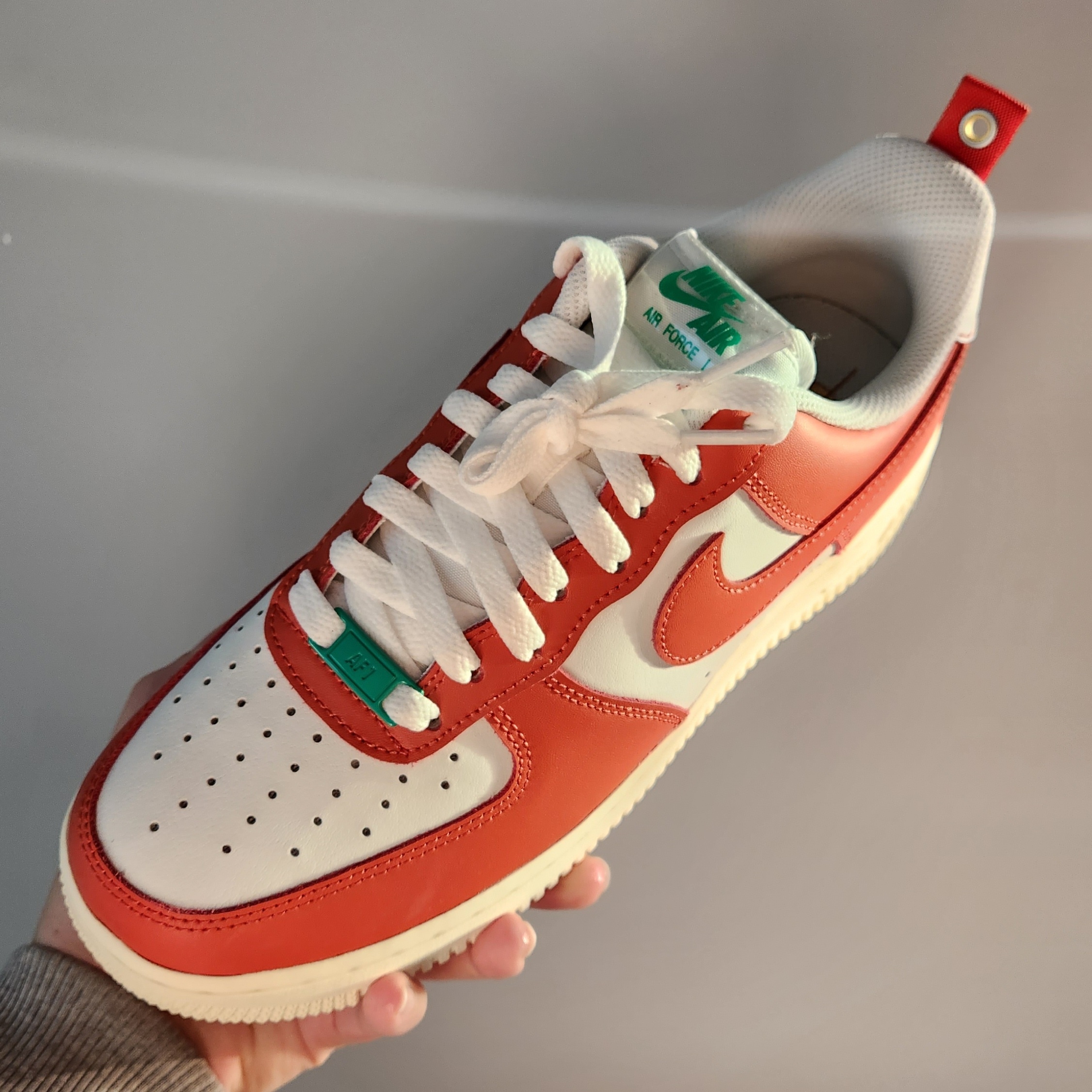 Nike Air Force 1 '07 LV8 Pojangmacha 착용 스타일